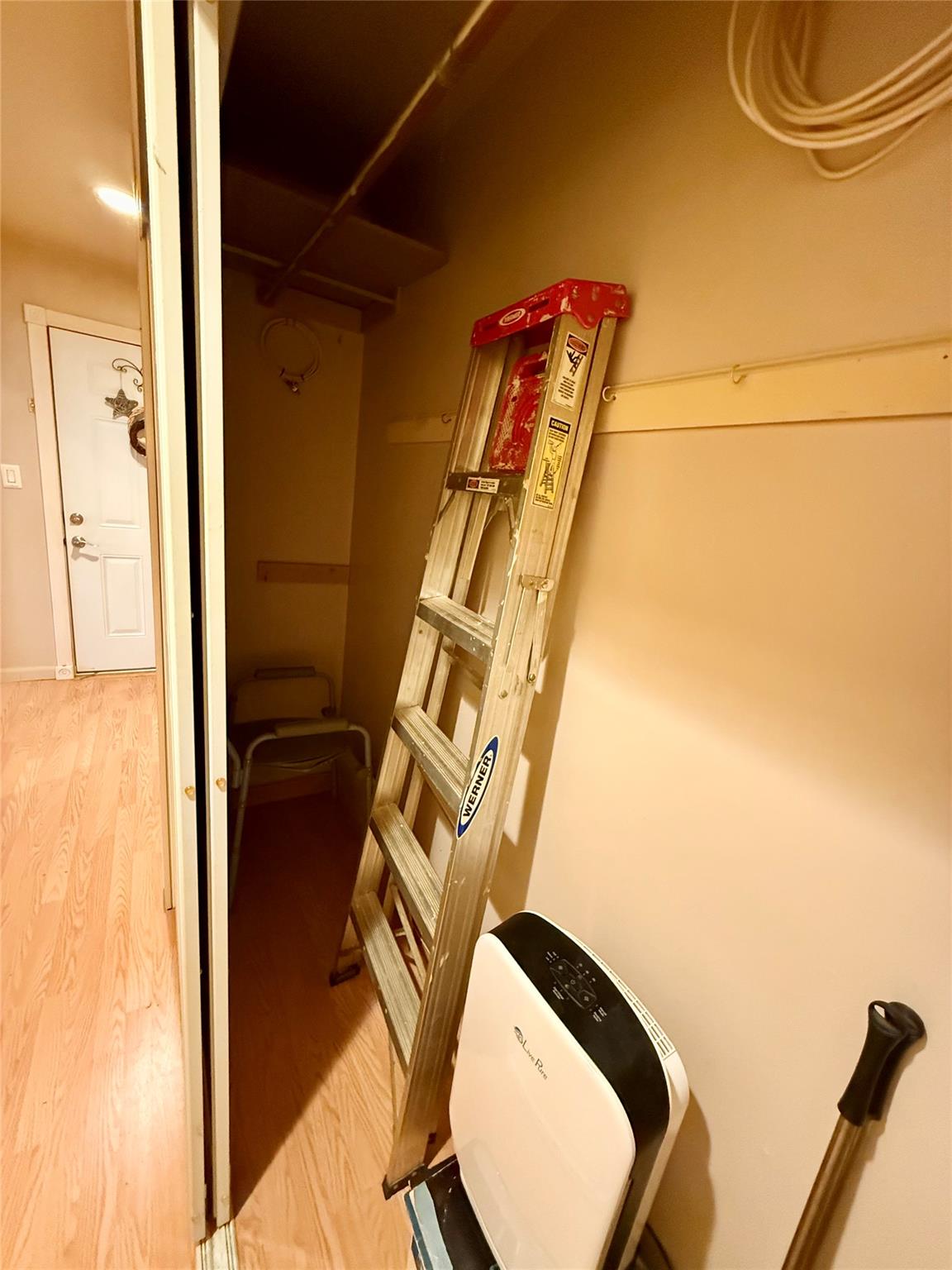 18 Ivy Street # 1B, Farmingdale, NY 11735