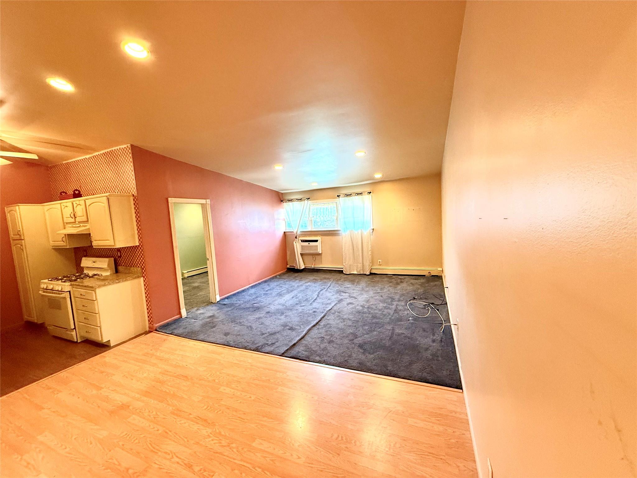 18 Ivy Street # 1B, Farmingdale, NY 11735