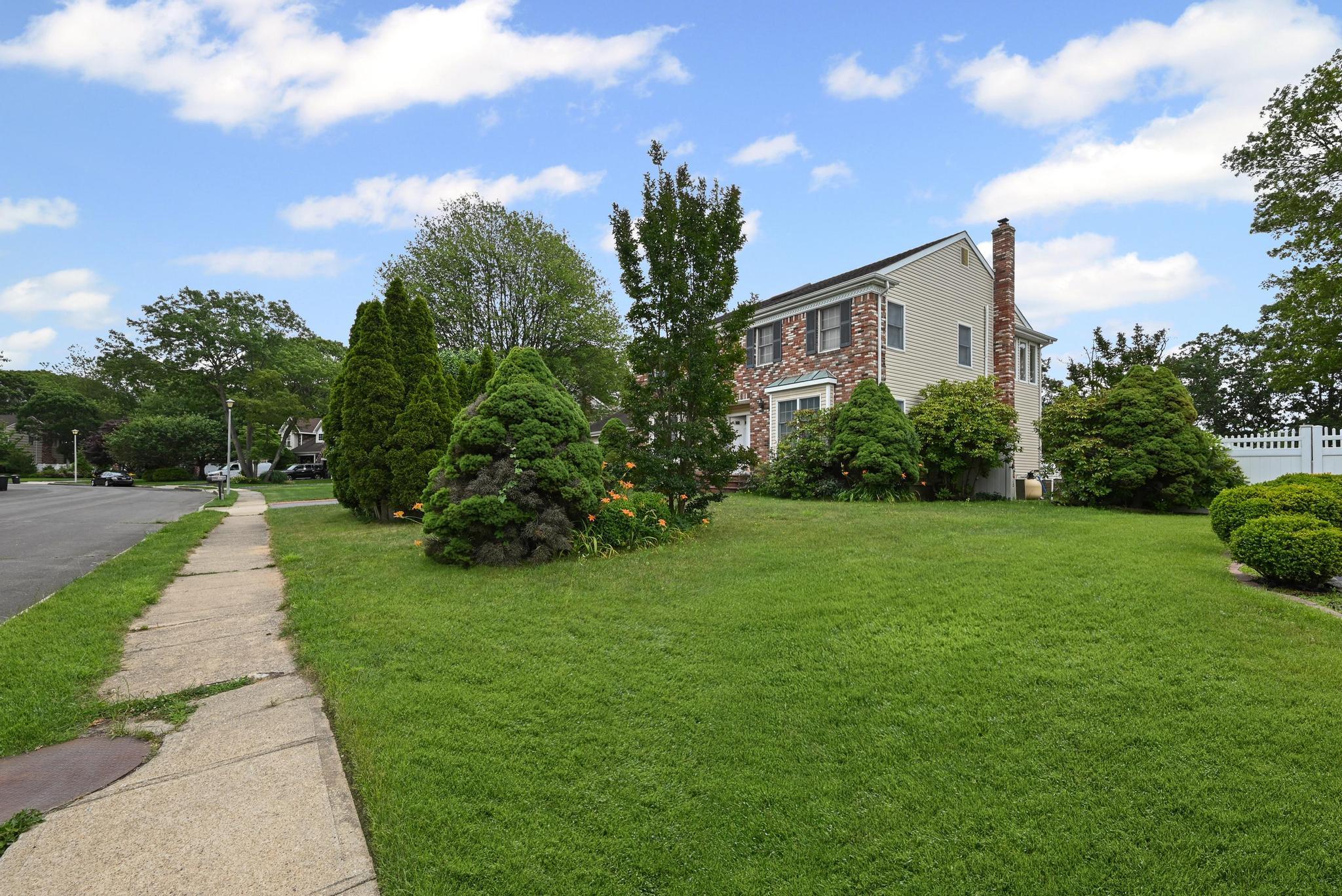 30 Ashford Drive, Bohemia, NY 11716