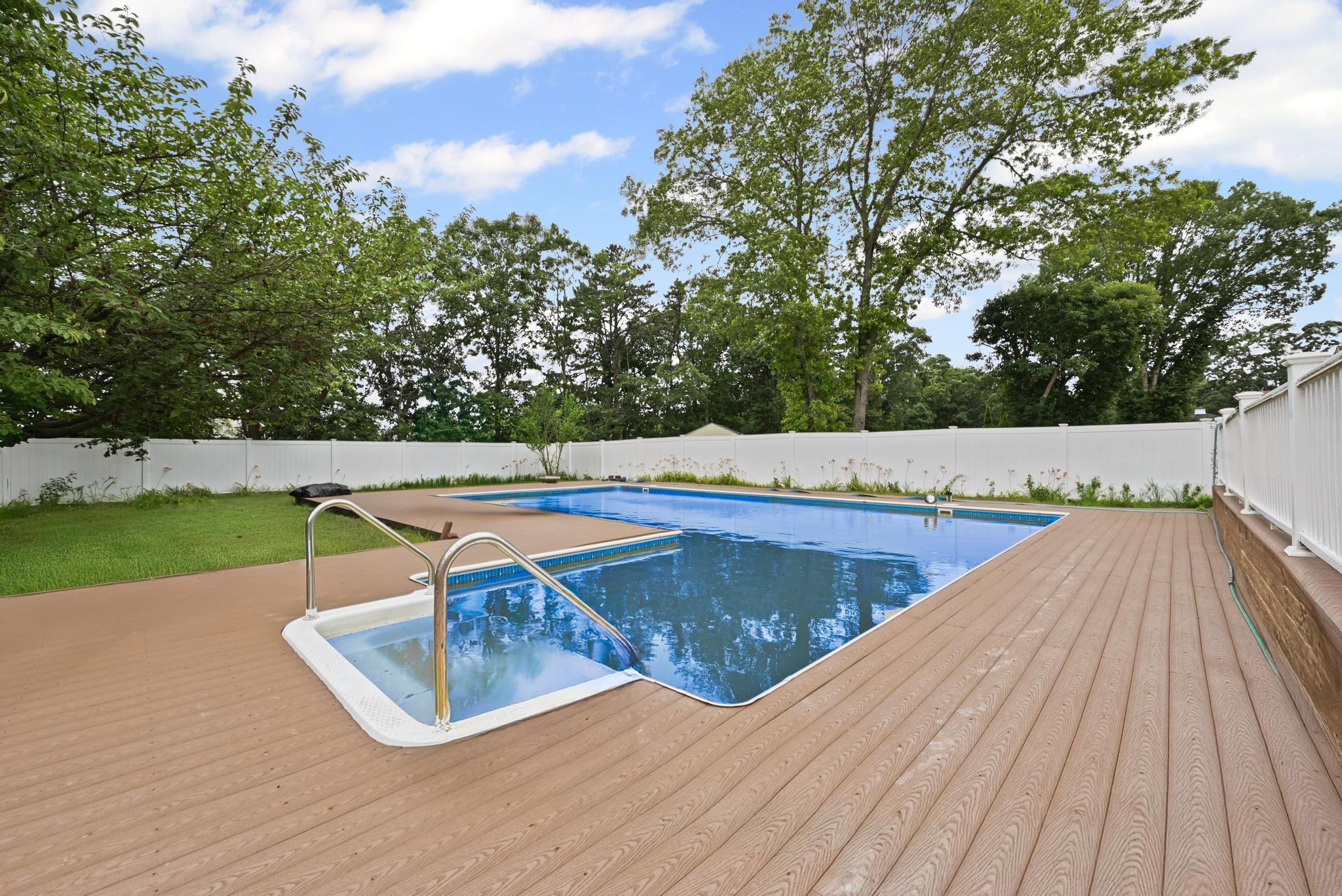 30 Ashford Drive, Bohemia, NY 11716