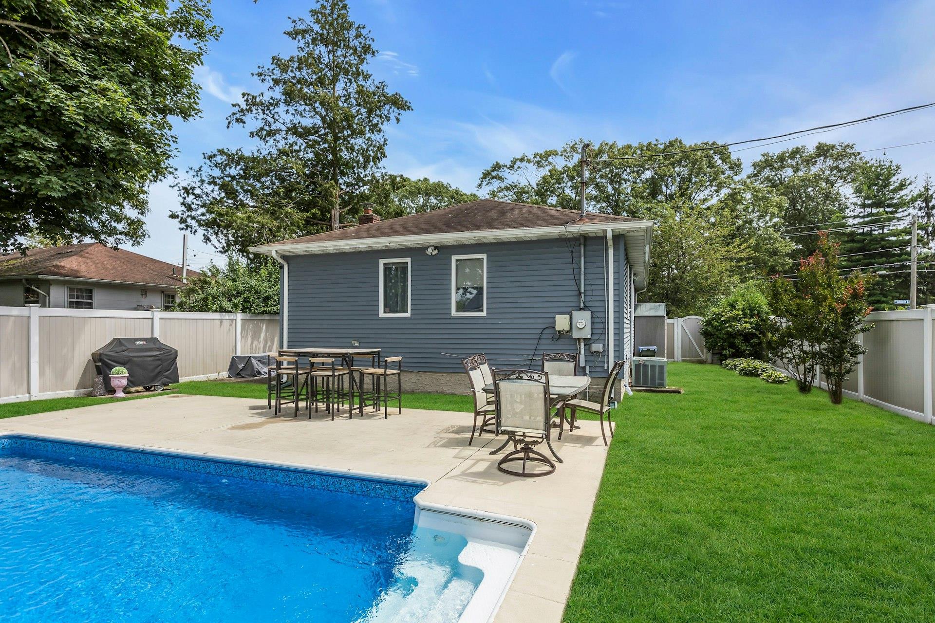 117 E Madison Street, East Islip, NY 11730