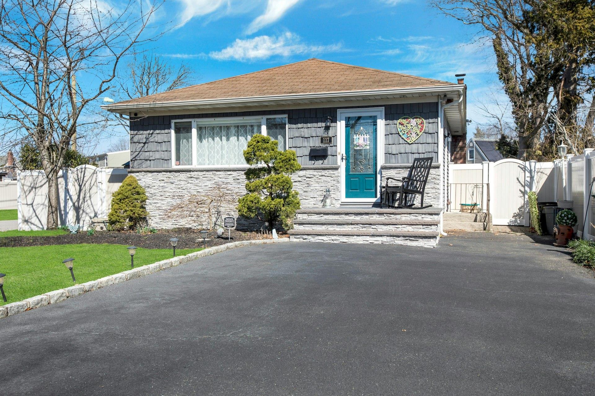 117 E Madison Street, East Islip, NY 11730