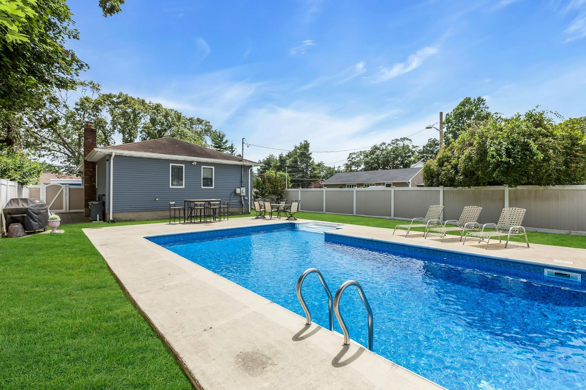 117 E Madison Street, East Islip, NY 11730