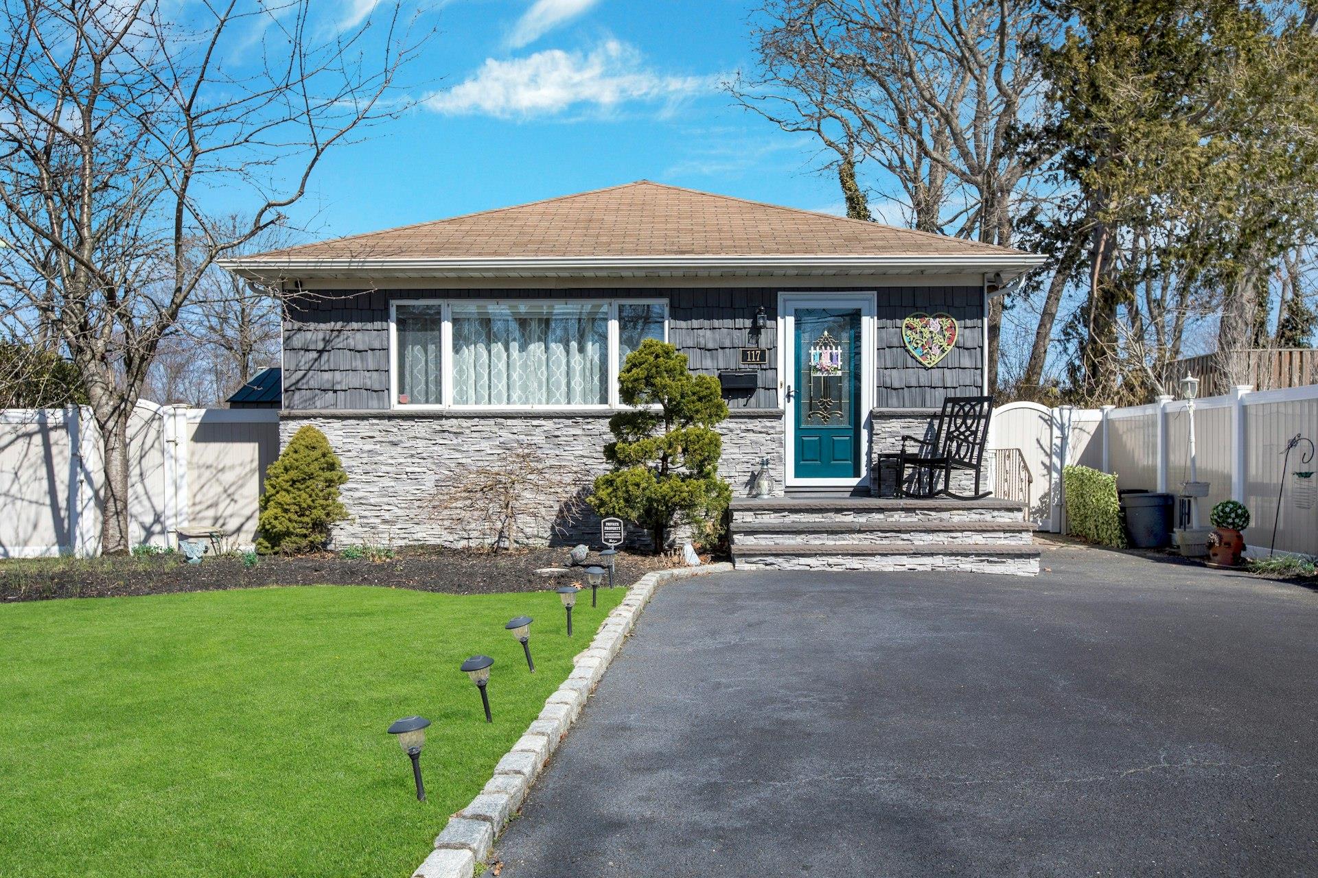 117 E Madison Street, East Islip, NY 11730