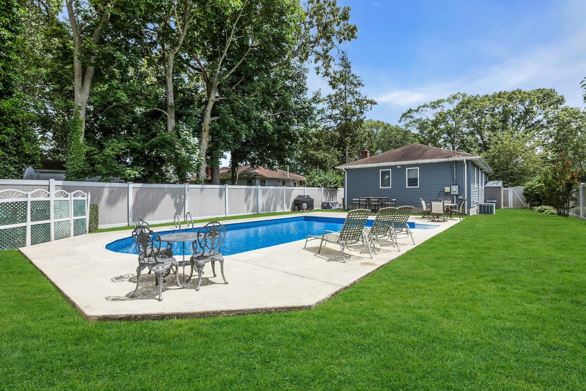 117 E Madison Street, East Islip, NY 11730