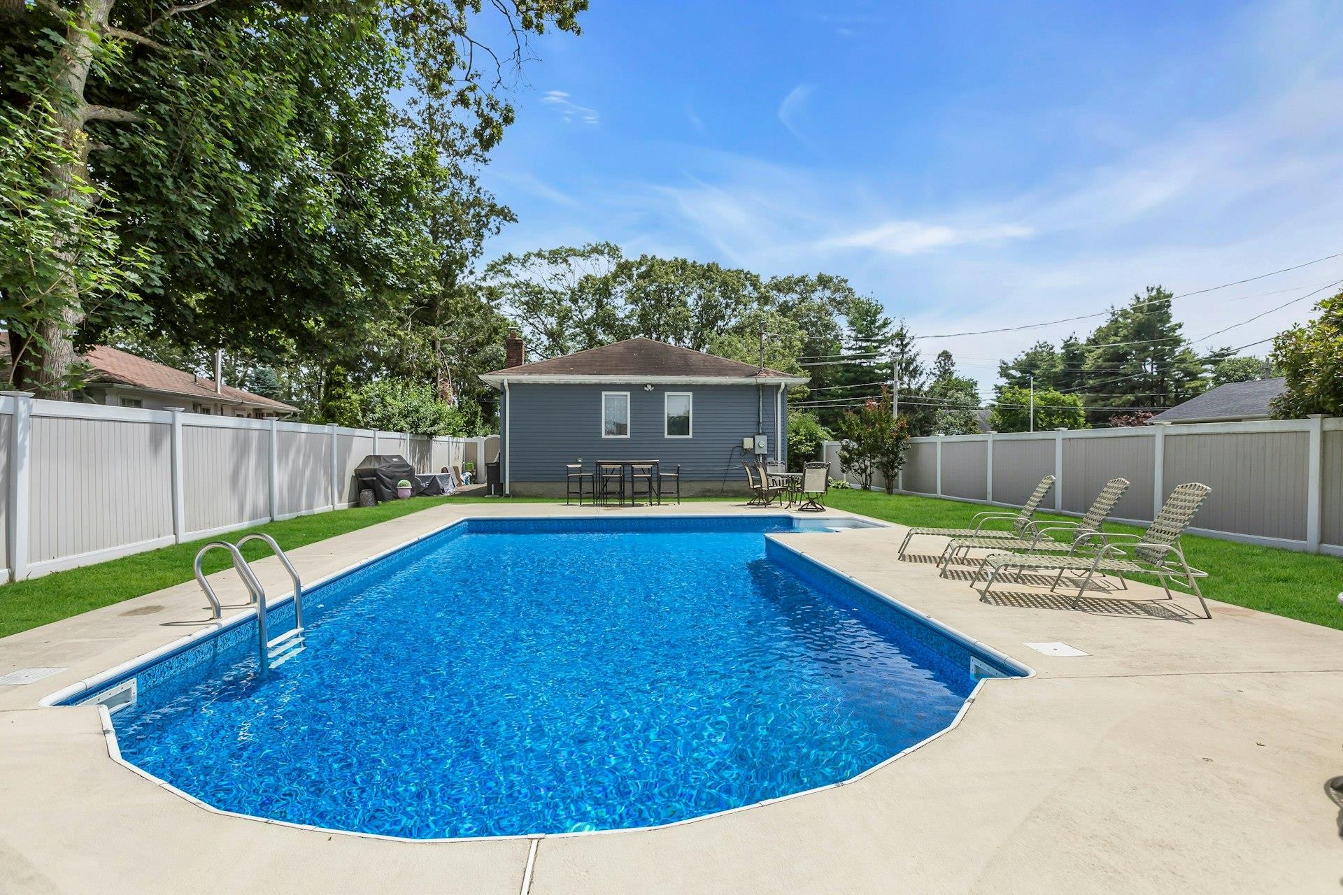 117 E Madison Street, East Islip, NY 11730