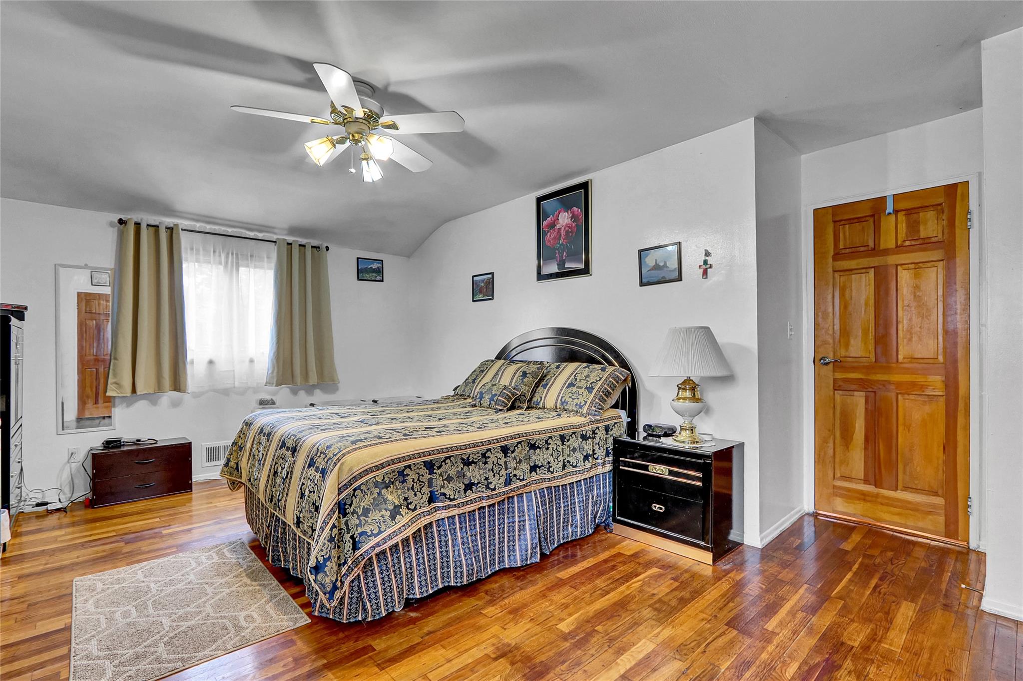 18 Pashen Place, Dix Hills, NY 11746