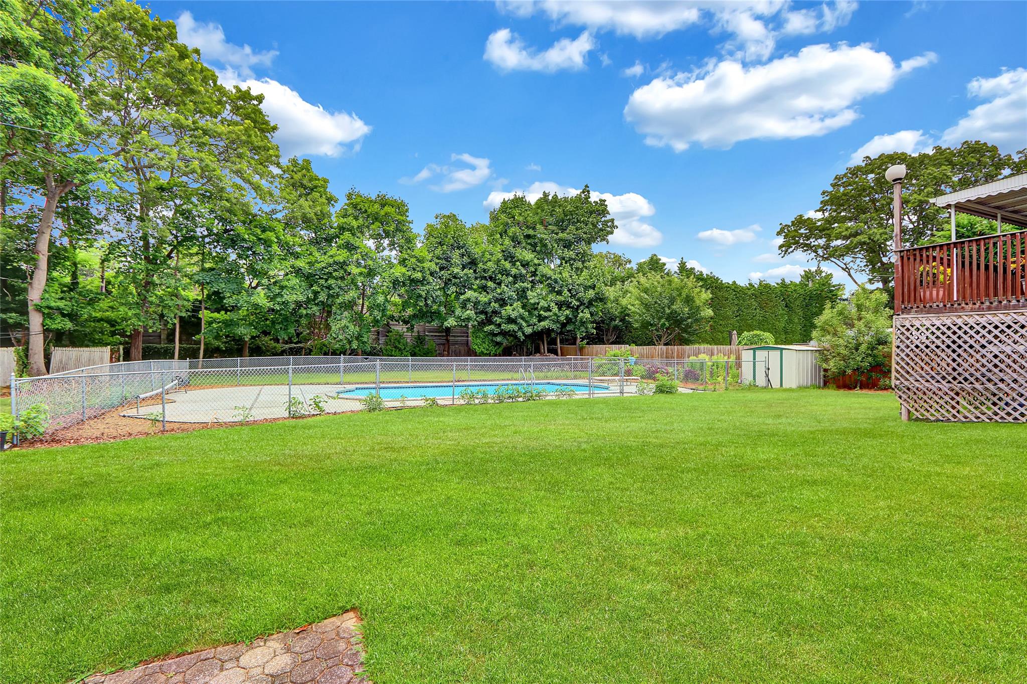 18 Pashen Place, Dix Hills, NY 11746