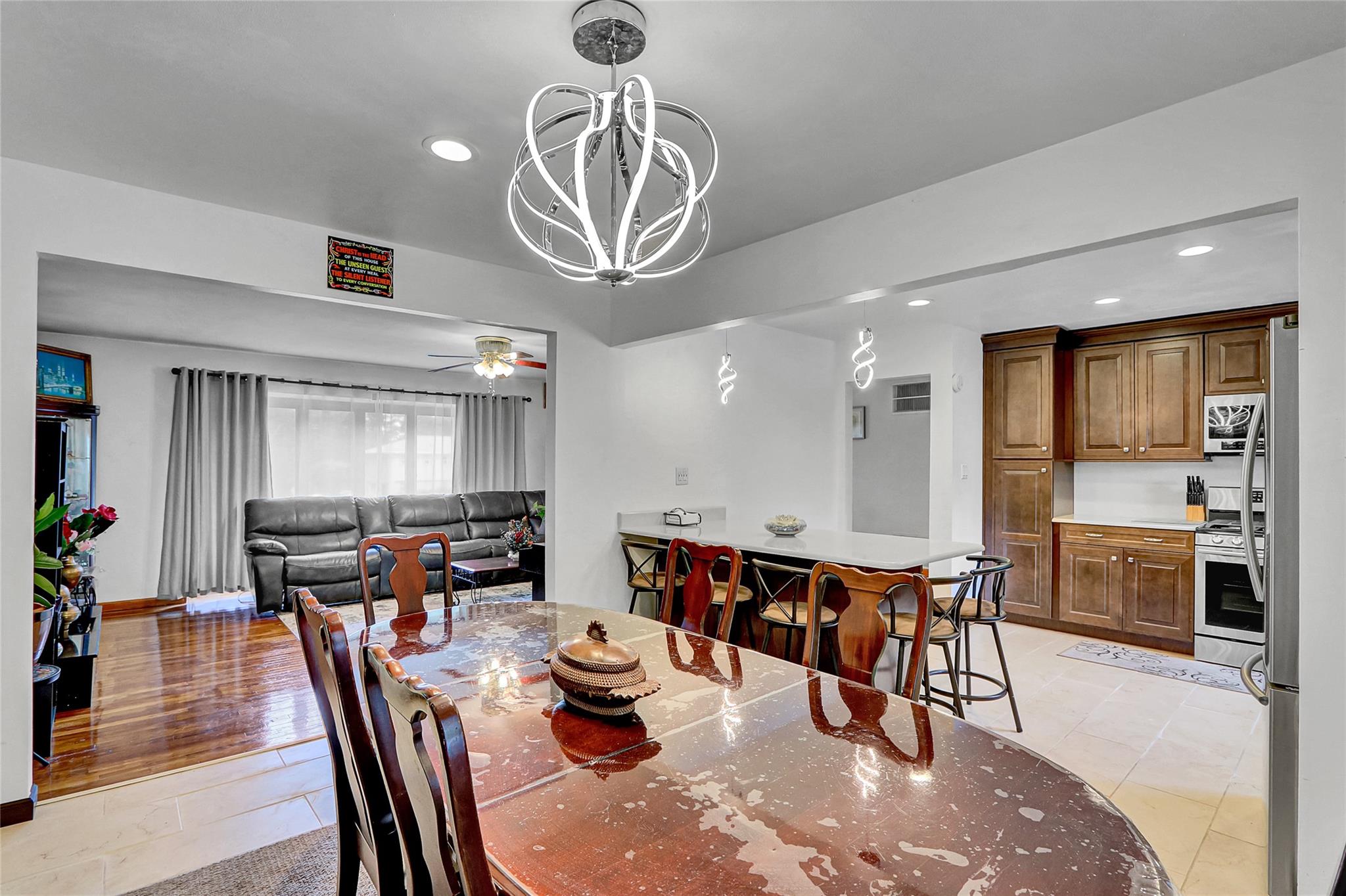 18 Pashen Place, Dix Hills, NY 11746