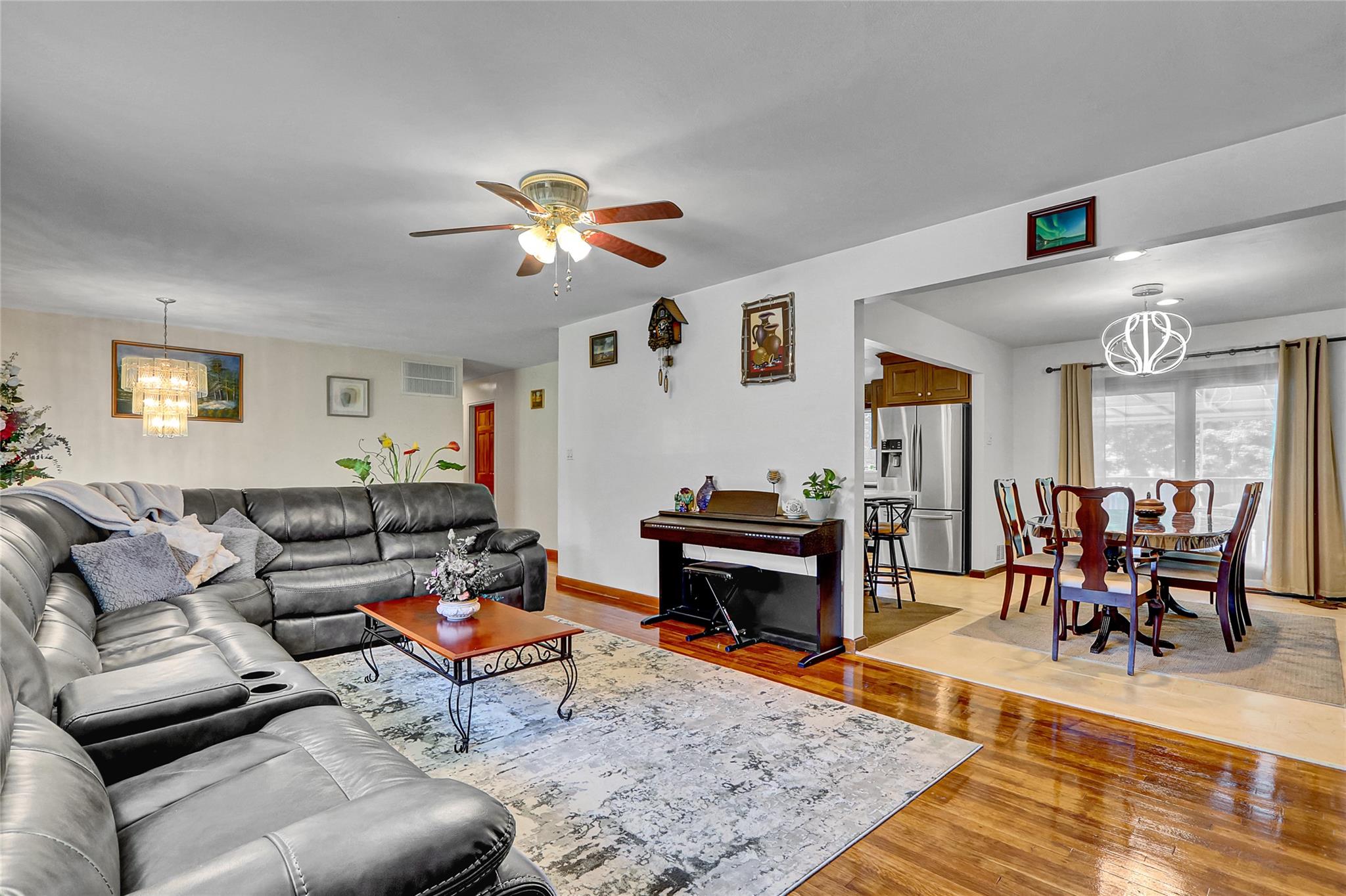 18 Pashen Place, Dix Hills, NY 11746