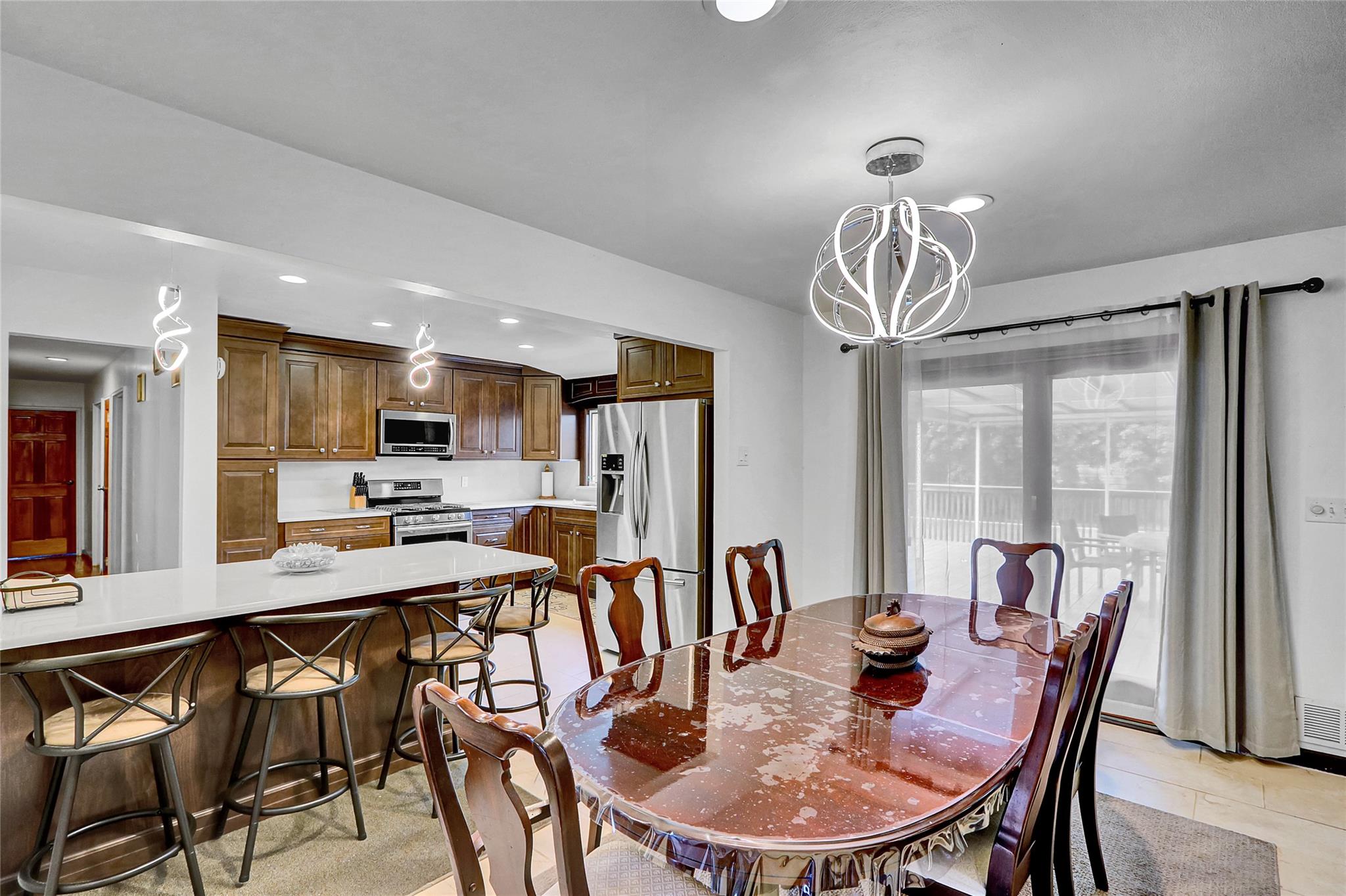 18 Pashen Place, Dix Hills, NY 11746