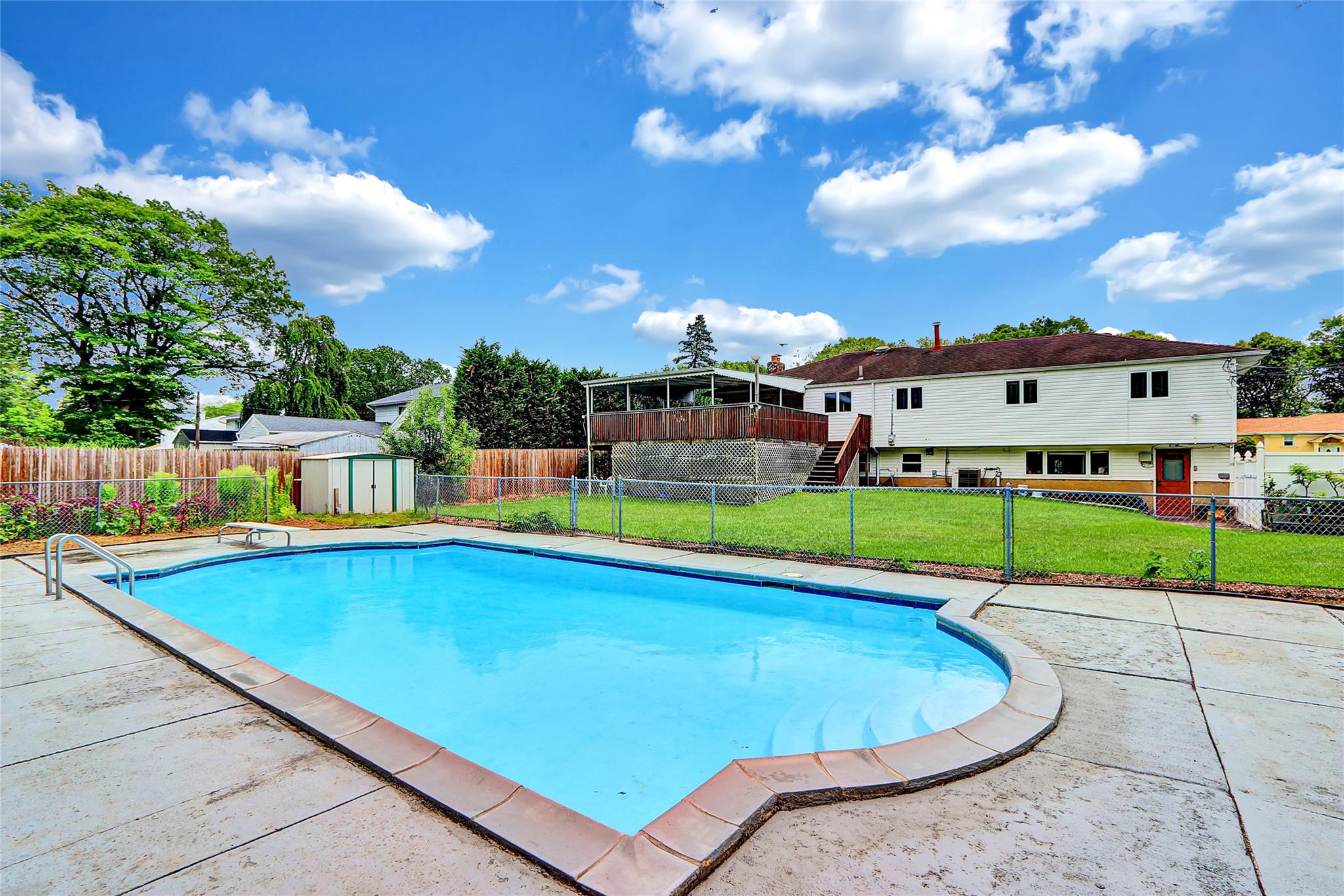 18 Pashen Place, Dix Hills, NY 11746