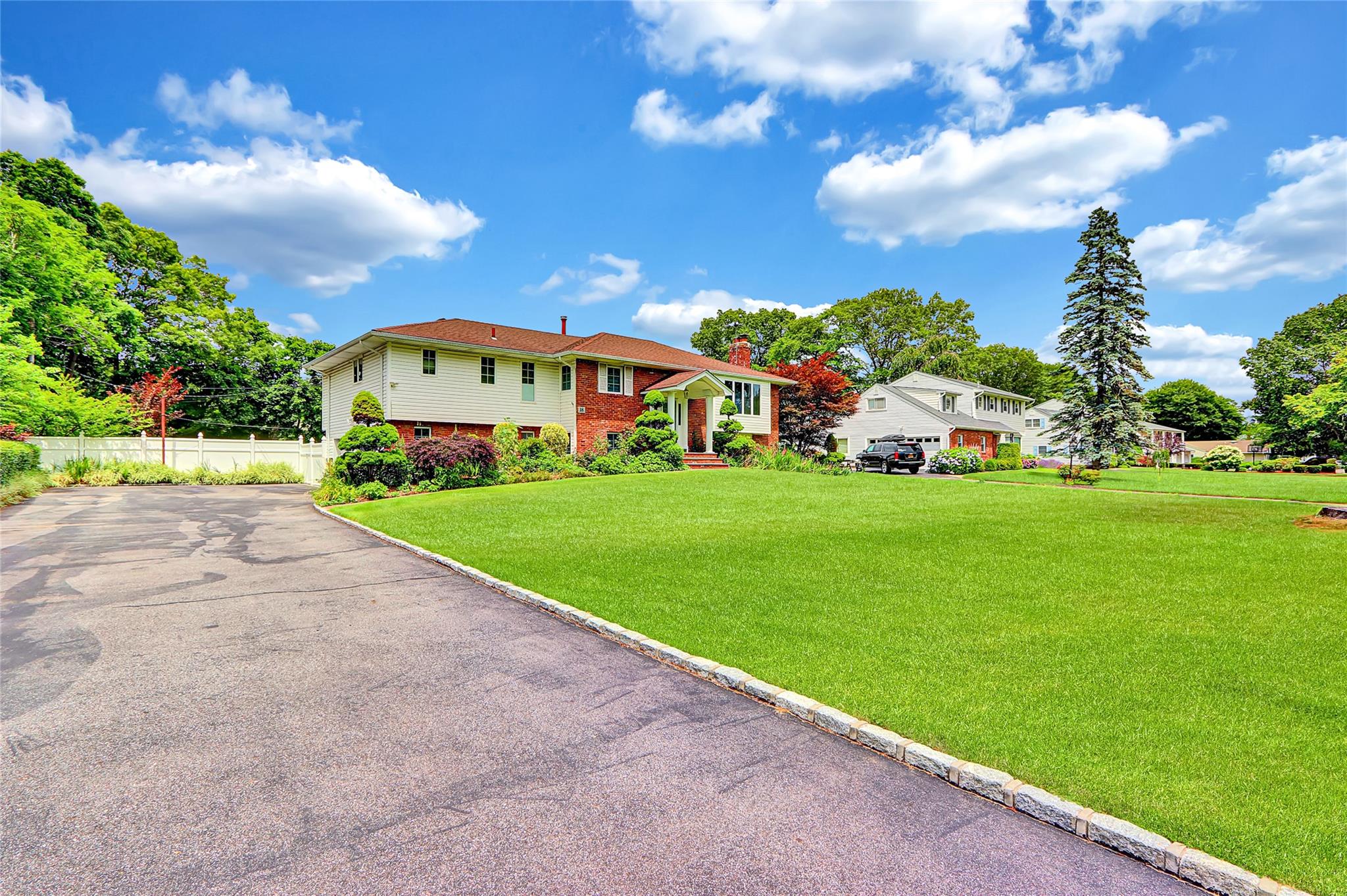 18 Pashen Place, Dix Hills, NY 11746