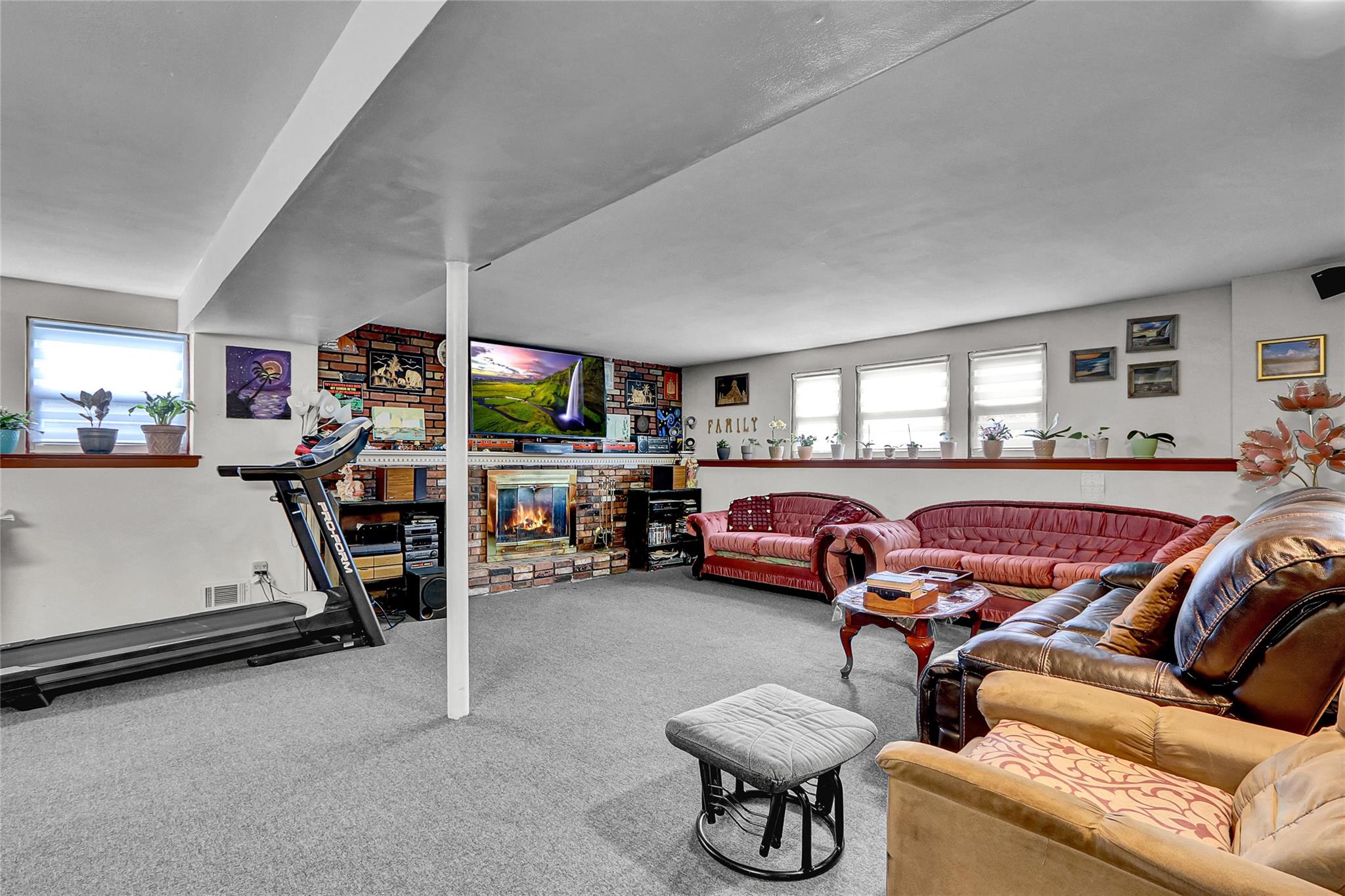 18 Pashen Place, Dix Hills, NY 11746