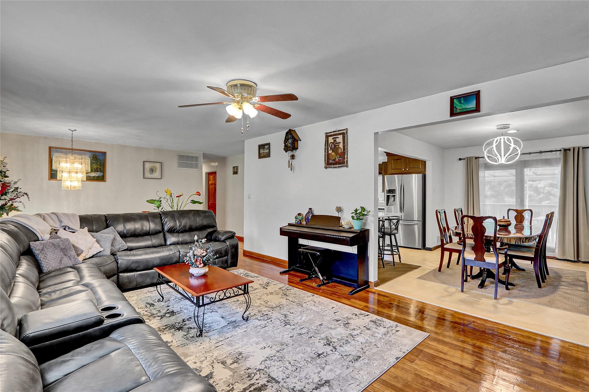 18 Pashen Place, Dix Hills, NY 11746