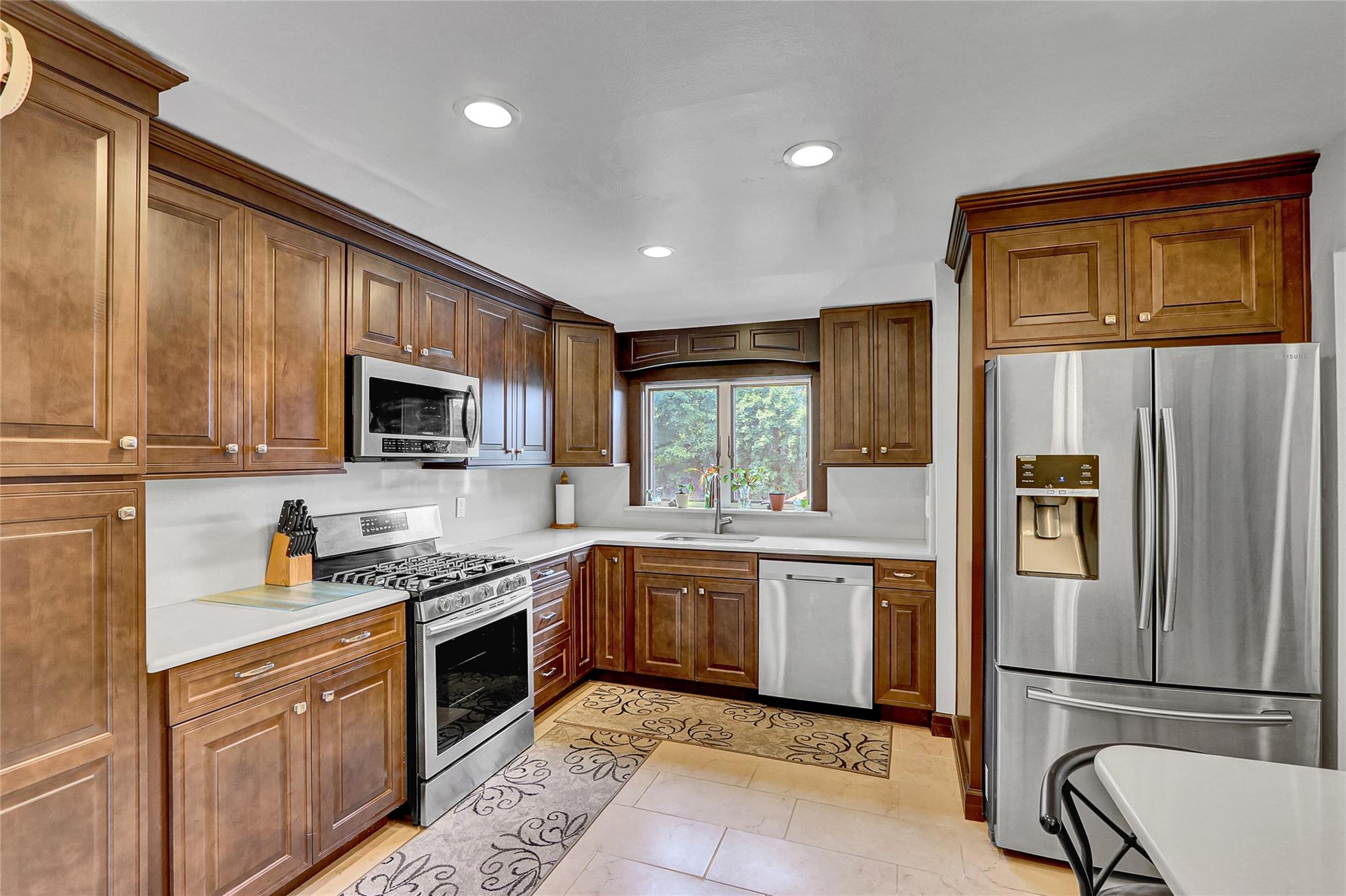 18 Pashen Place, Dix Hills, NY 11746