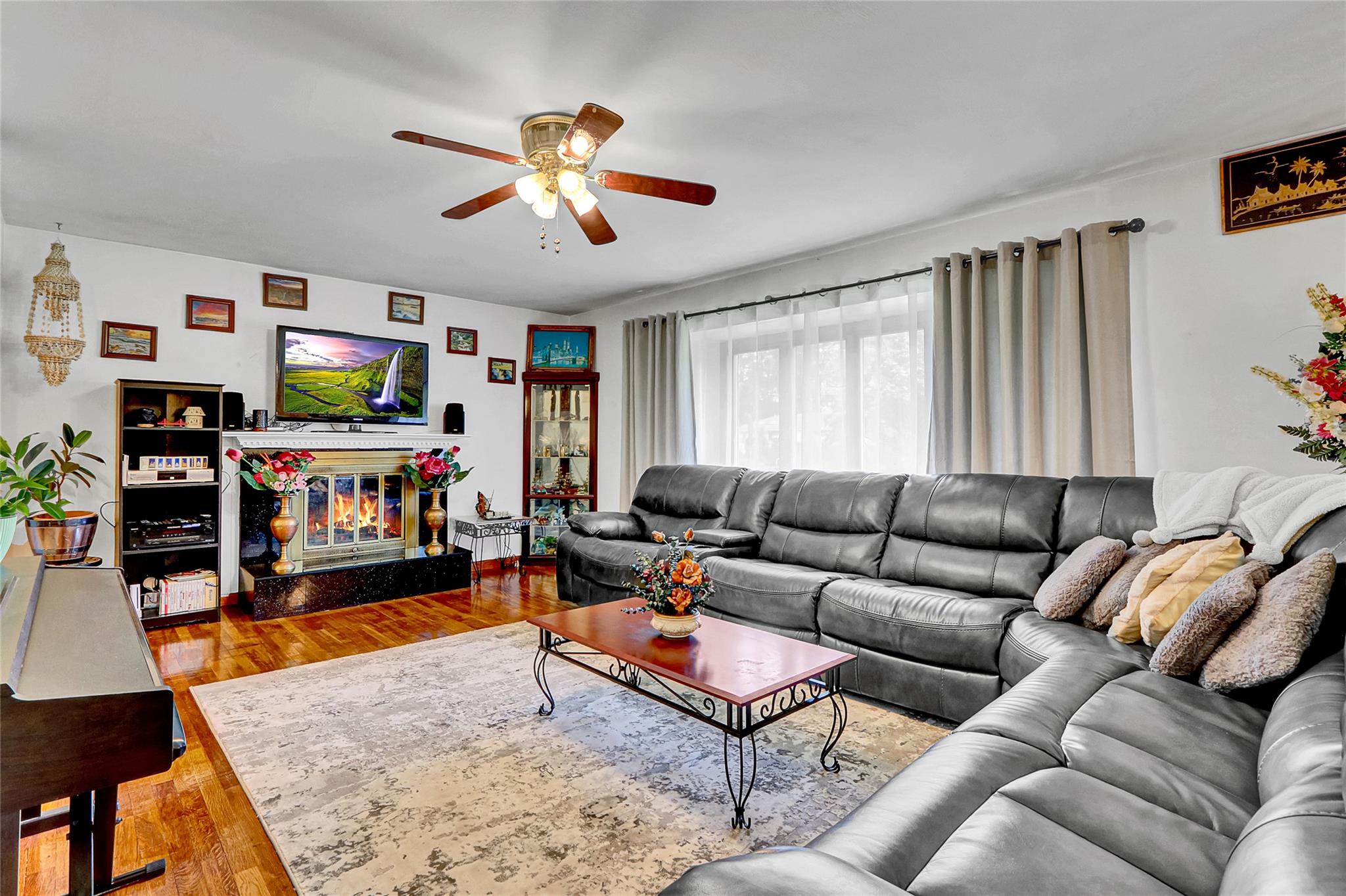 18 Pashen Place, Dix Hills, NY 11746