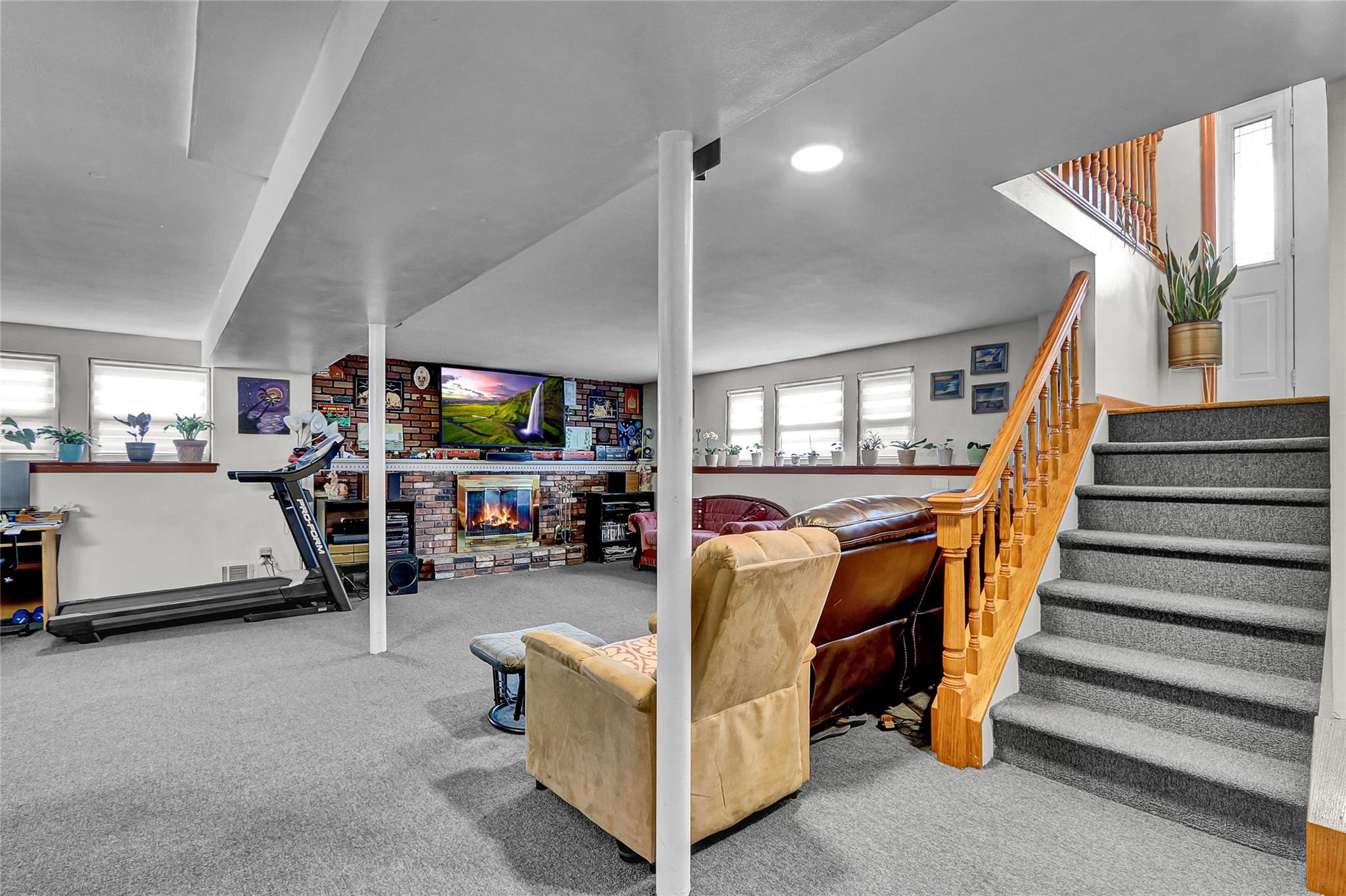 18 Pashen Place, Dix Hills, NY 11746