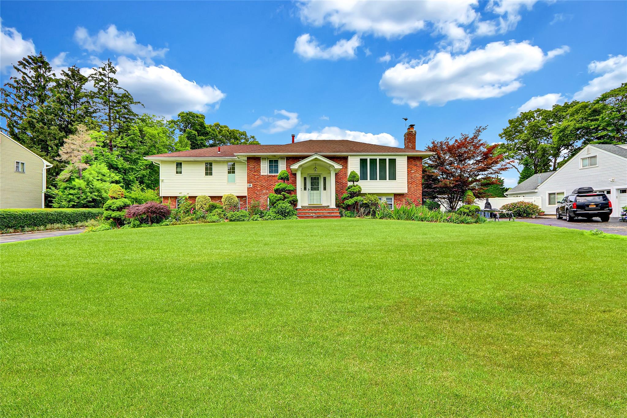 18 Pashen Place, Dix Hills, NY 11746