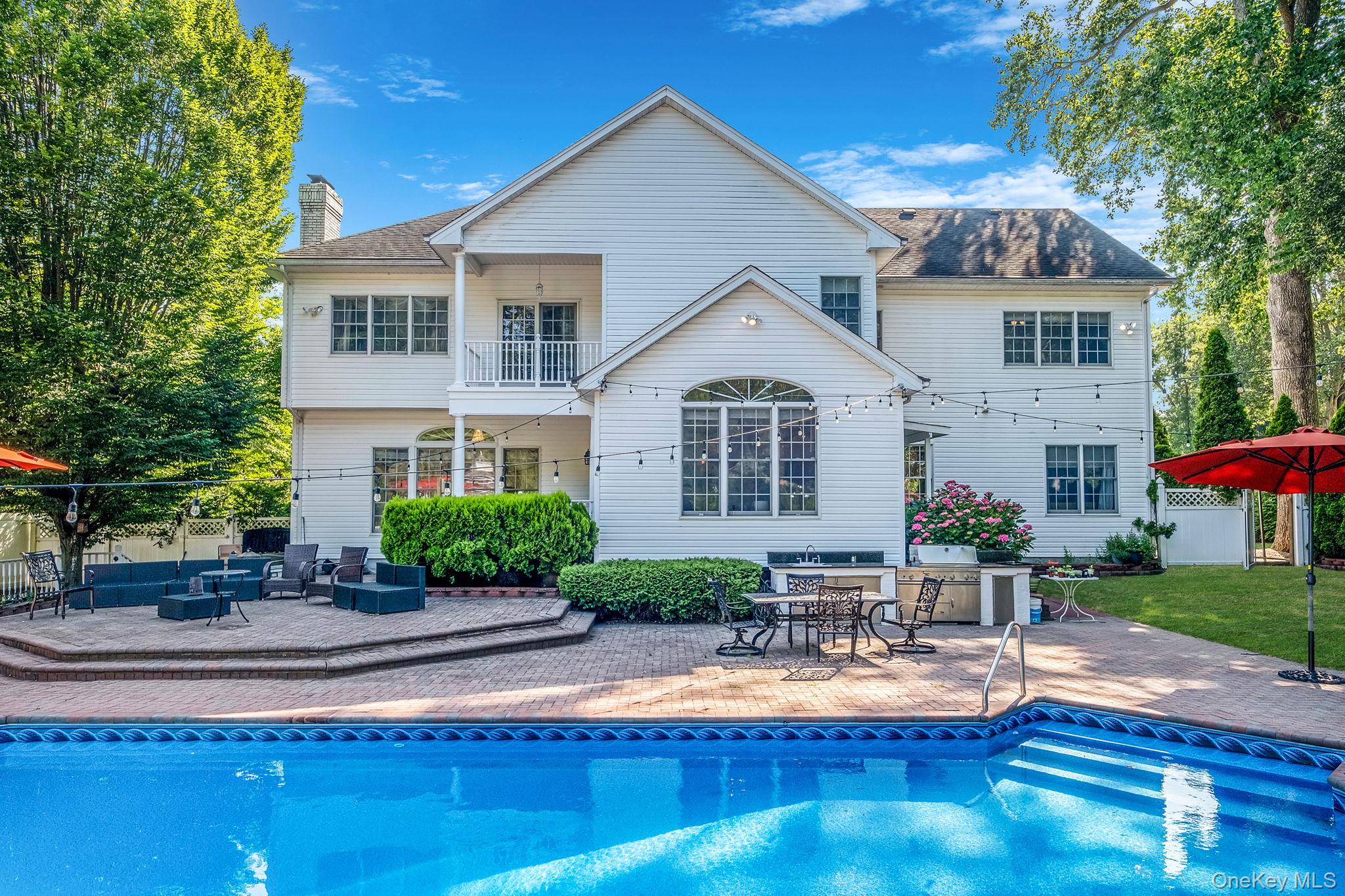 3 Kohlsaat Court, Smithtown, NY 11787