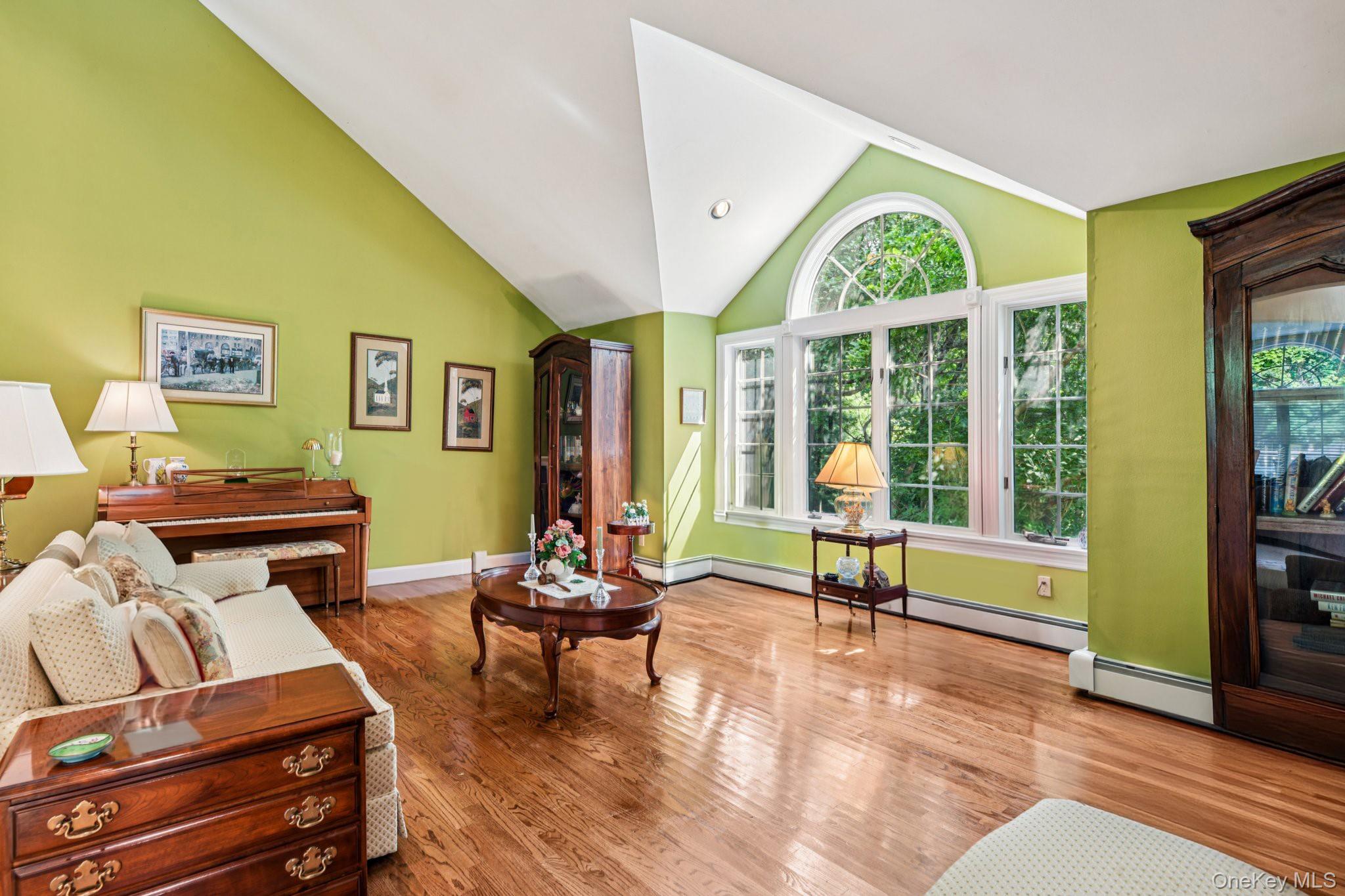 10 Bryan Meadow Path, Northport, NY 11768