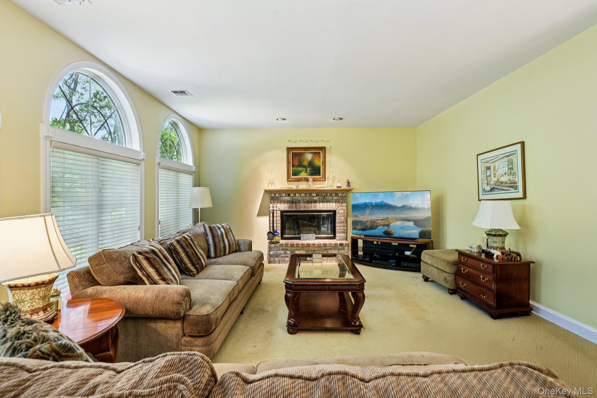 10 Bryan Meadow Path, Northport, NY 11768