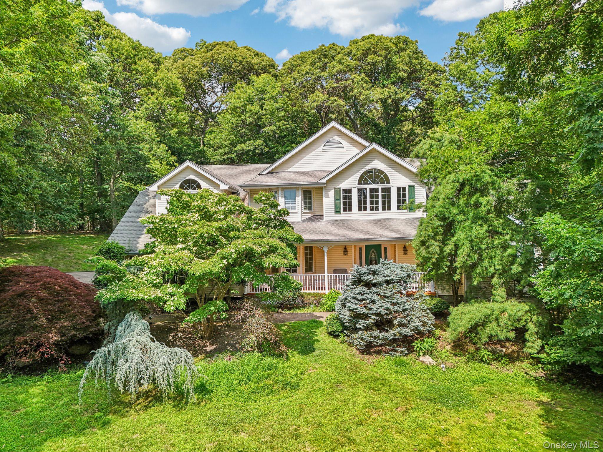 10 Bryan Meadow Path, Northport, NY 11768