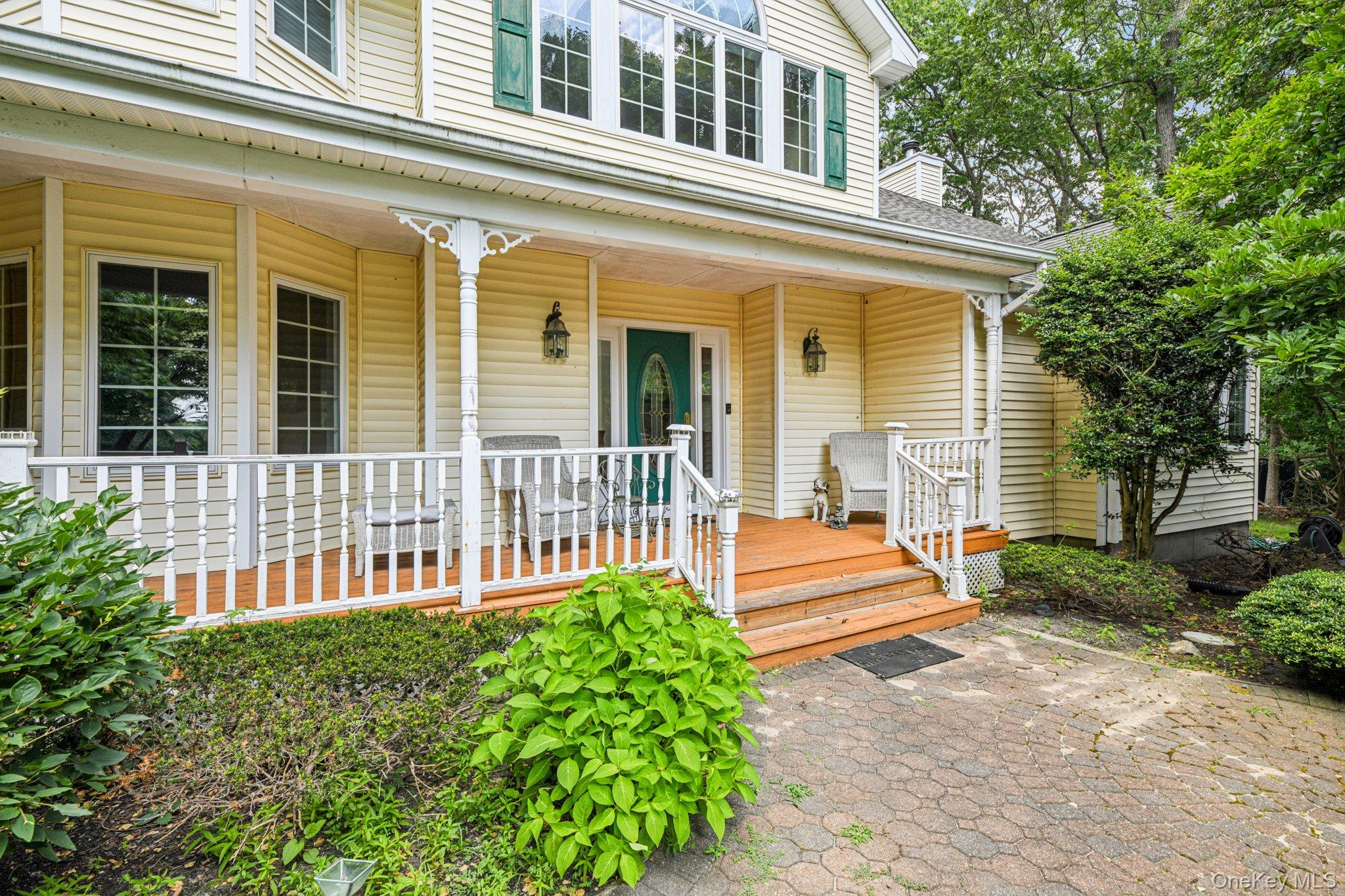 10 Bryan Meadow Path, Northport, NY 11768