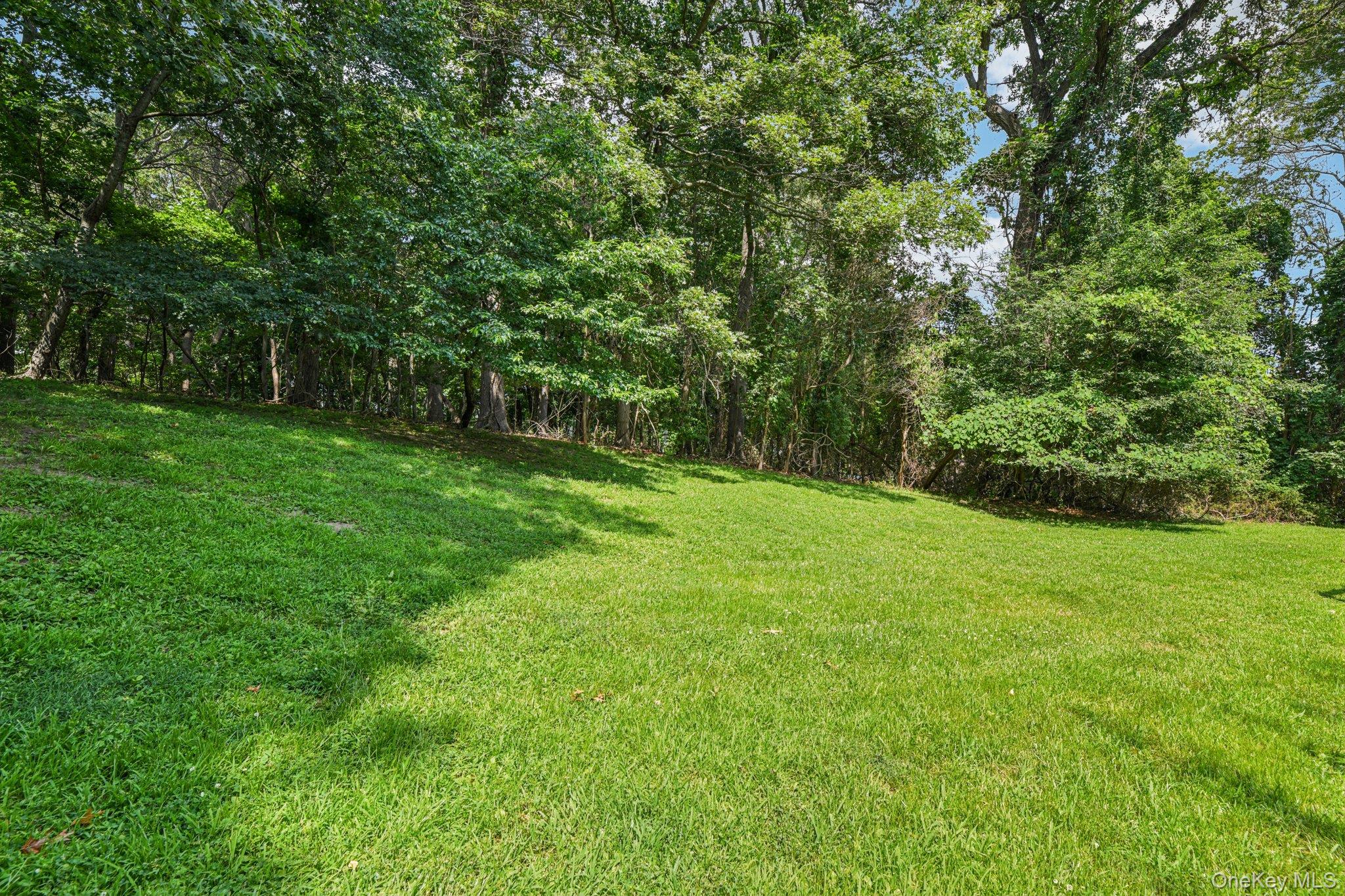 10 Bryan Meadow Path, Northport, NY 11768