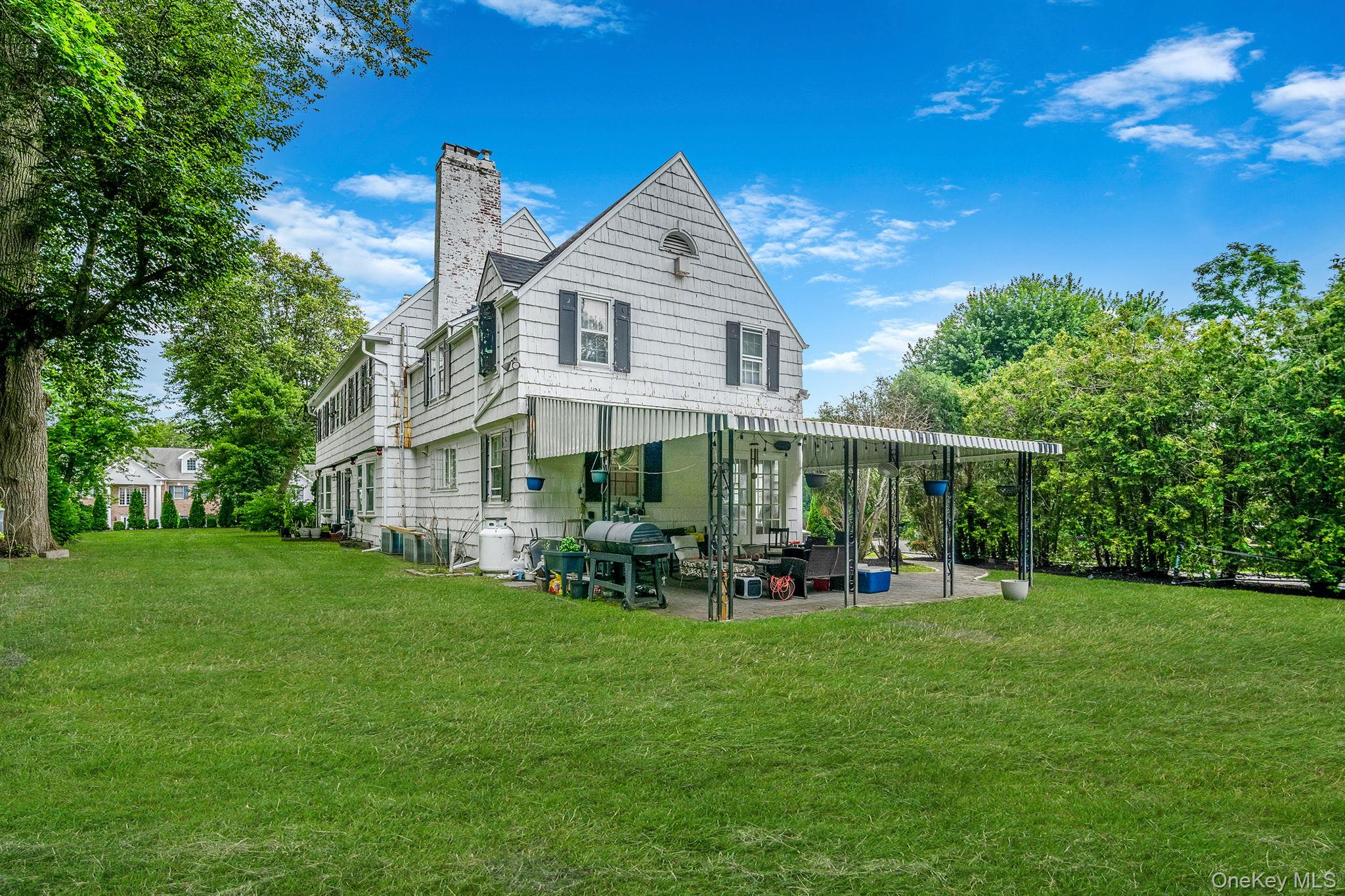 5 Kohlsaat Court, Smithtown, NY 11787