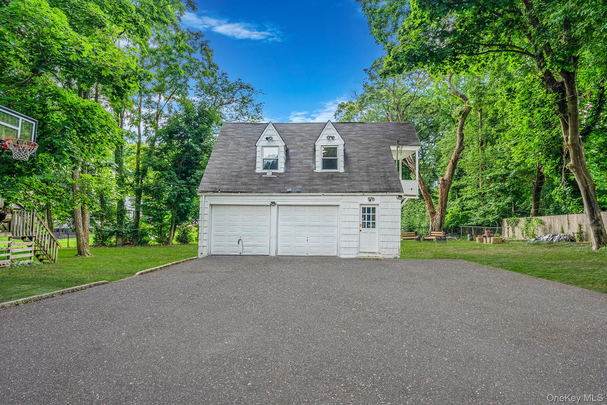 5 Kohlsaat Court, Smithtown, NY 11787