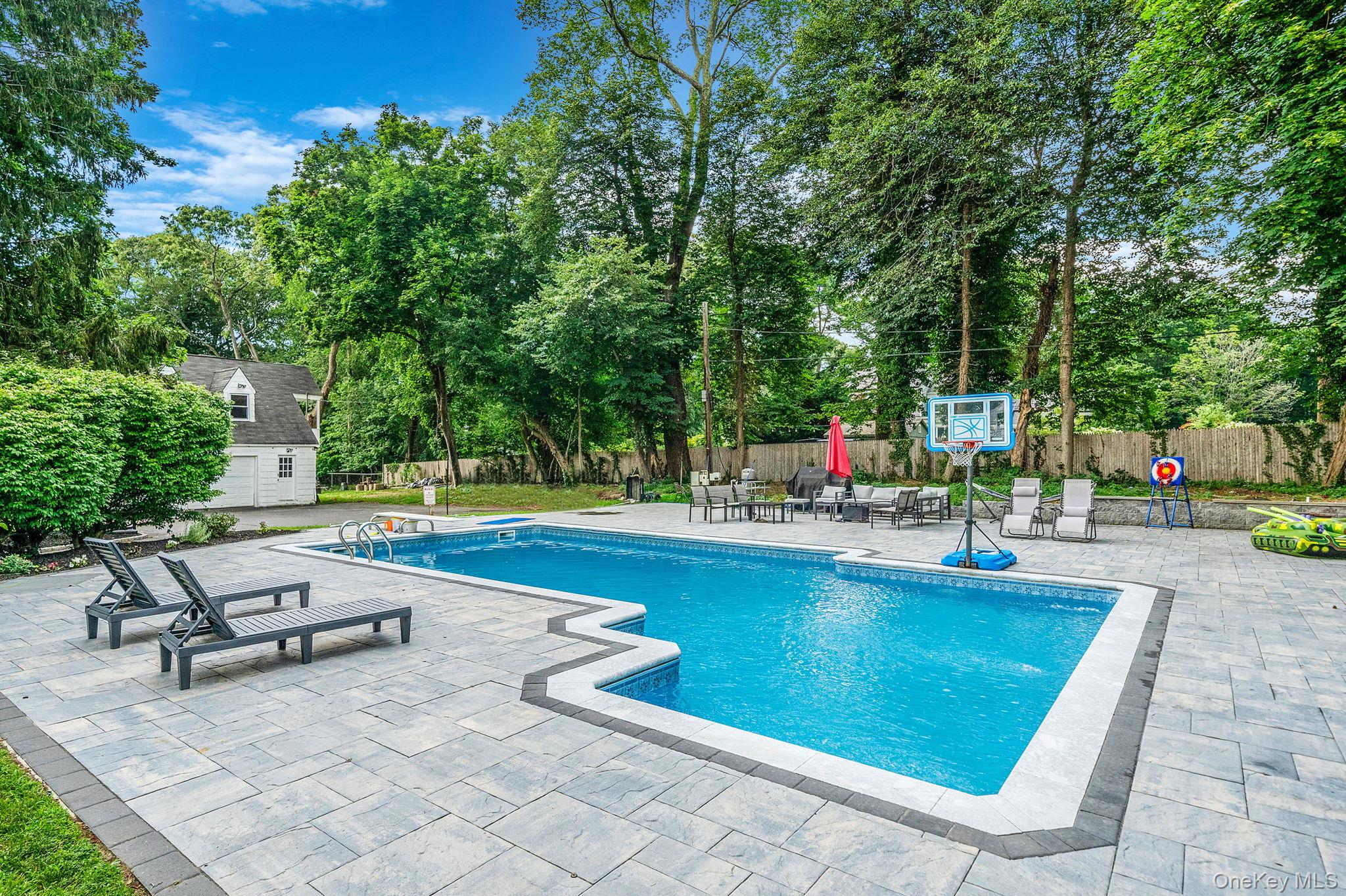 5 Kohlsaat Court, Smithtown, NY 11787