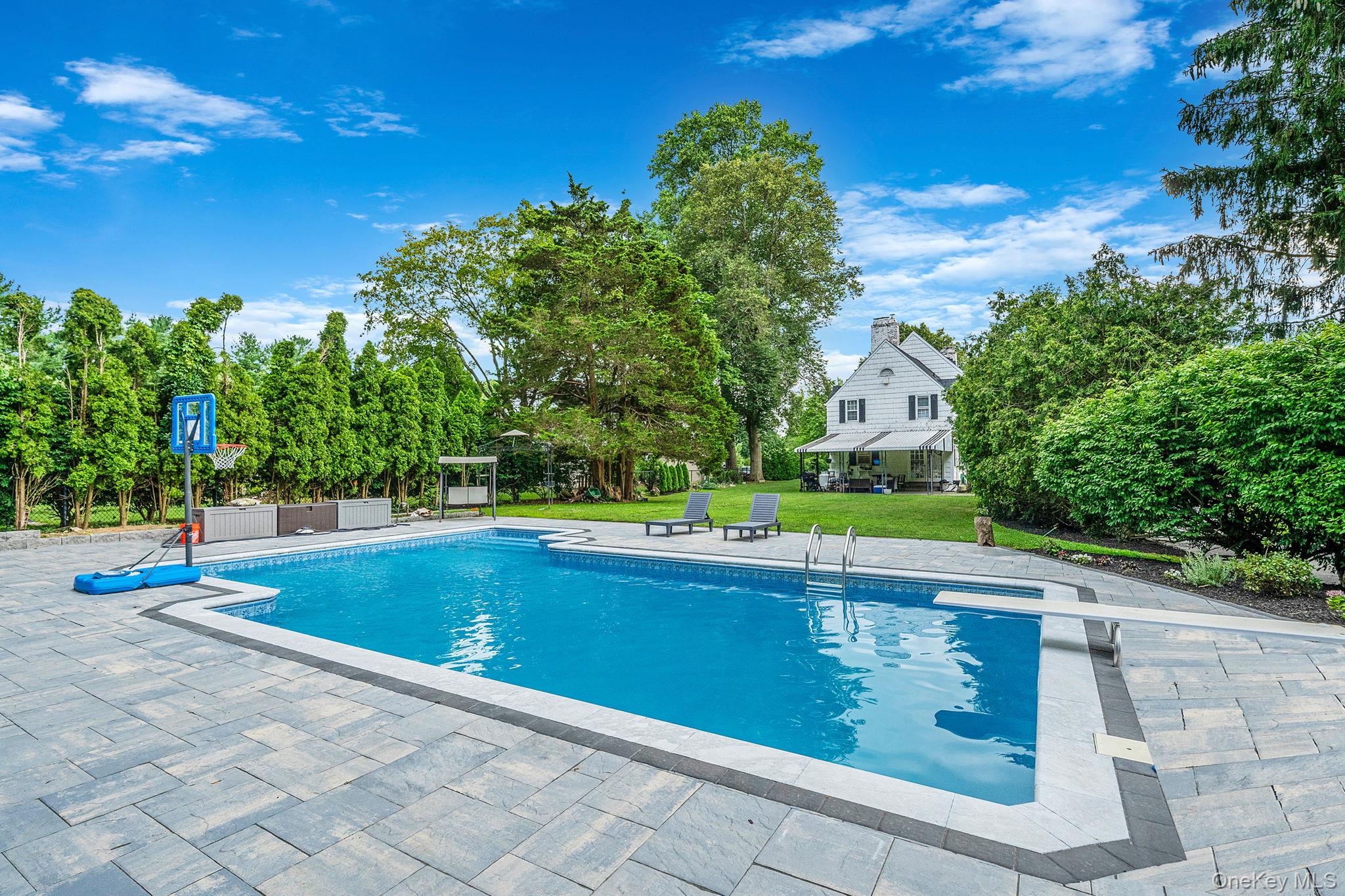 5 Kohlsaat Court, Smithtown, NY 11787