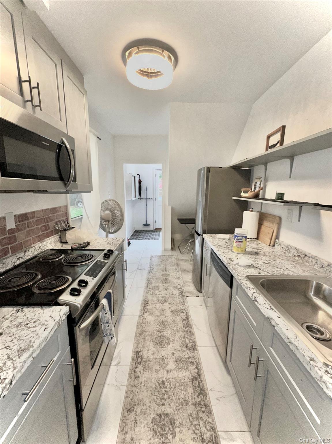 5 Kohlsaat Court, Smithtown, NY 11787