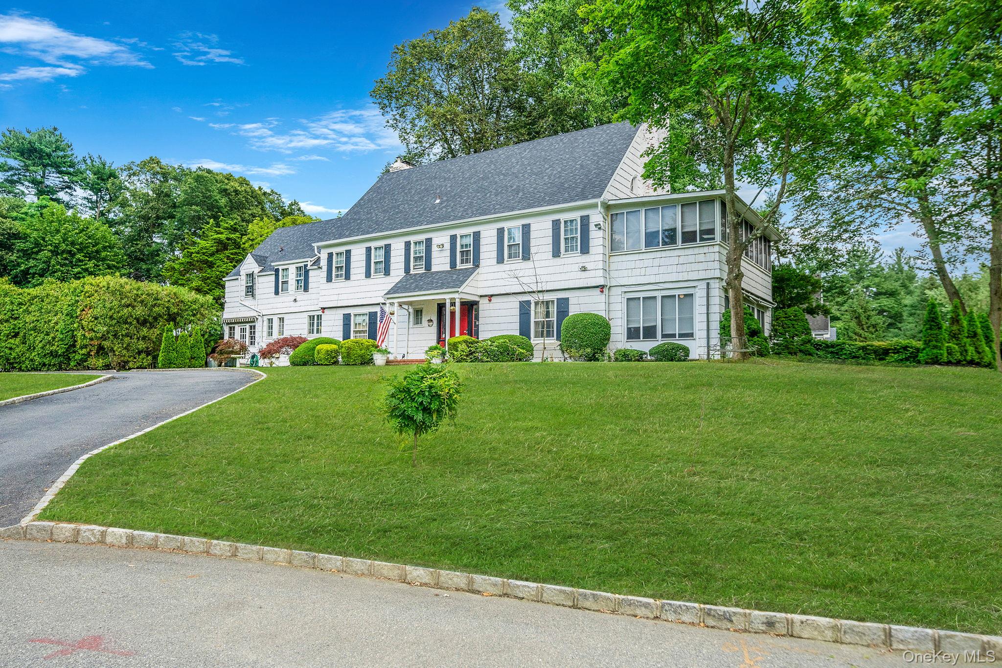 5 Kohlsaat Court, Smithtown, NY 11787