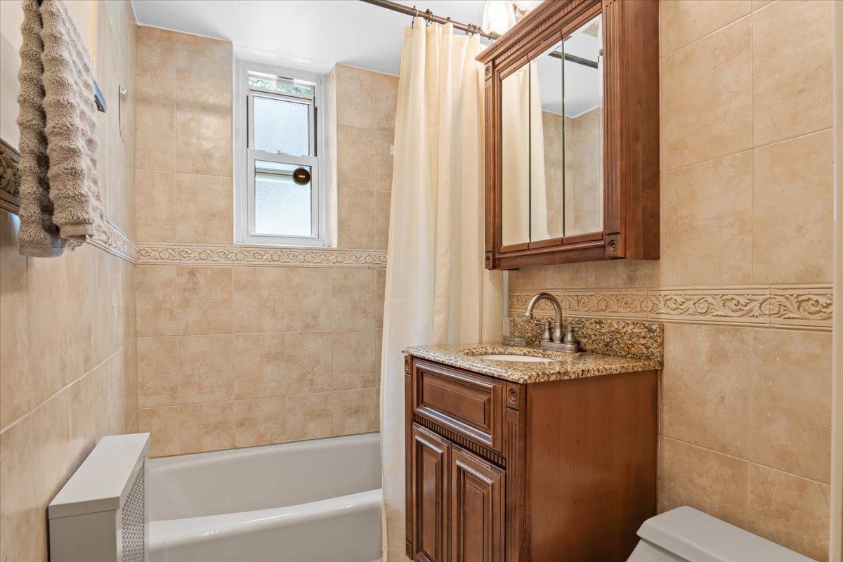 81 Edwards Street # T, Roslyn Heights, NY 11577