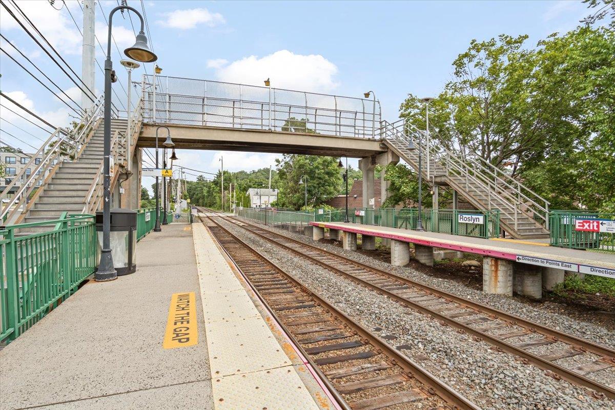 81 Edwards Street # T, Roslyn Heights, NY 11577