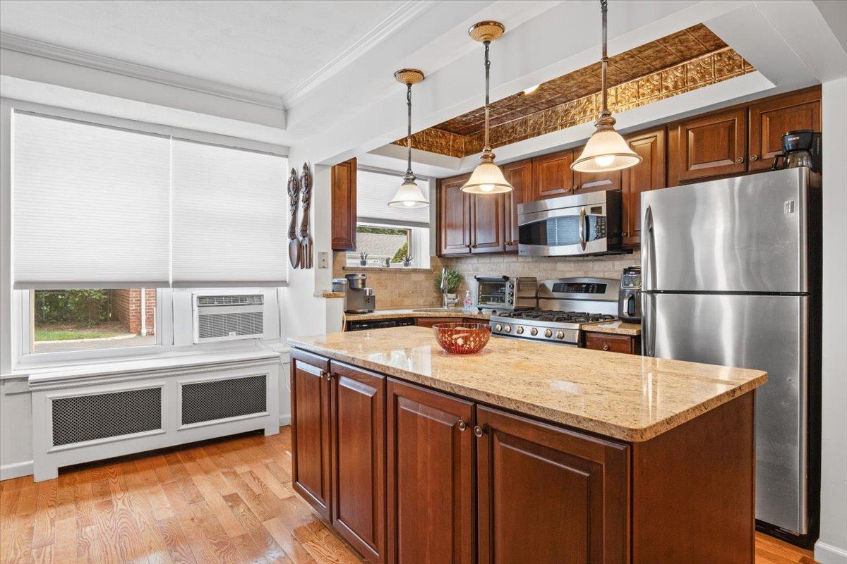 81 Edwards Street # T, Roslyn Heights, NY 11577