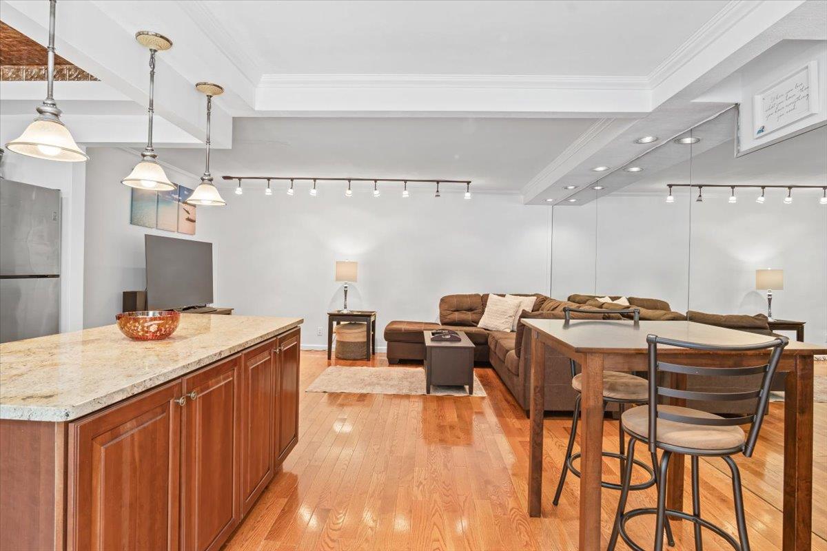 81 Edwards Street # T, Roslyn Heights, NY 11577