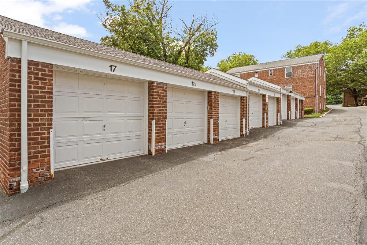 81 Edwards Street # T, Roslyn Heights, NY 11577