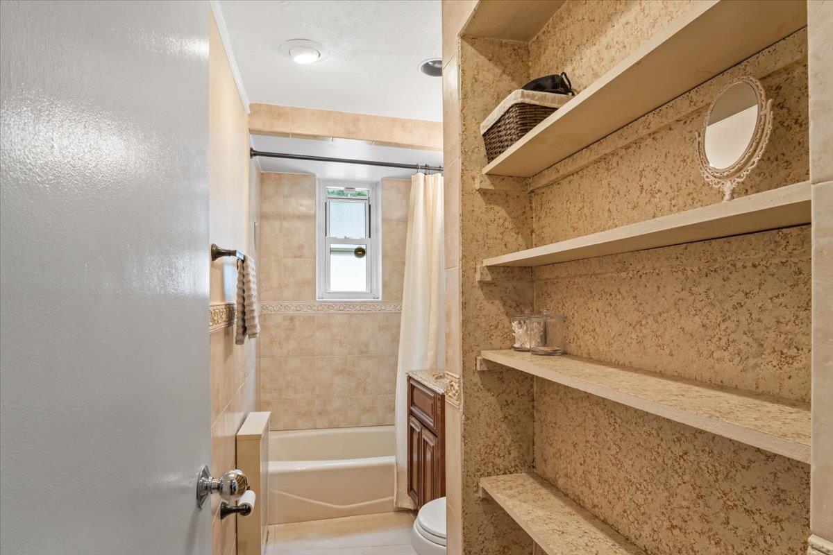 81 Edwards Street # T, Roslyn Heights, NY 11577