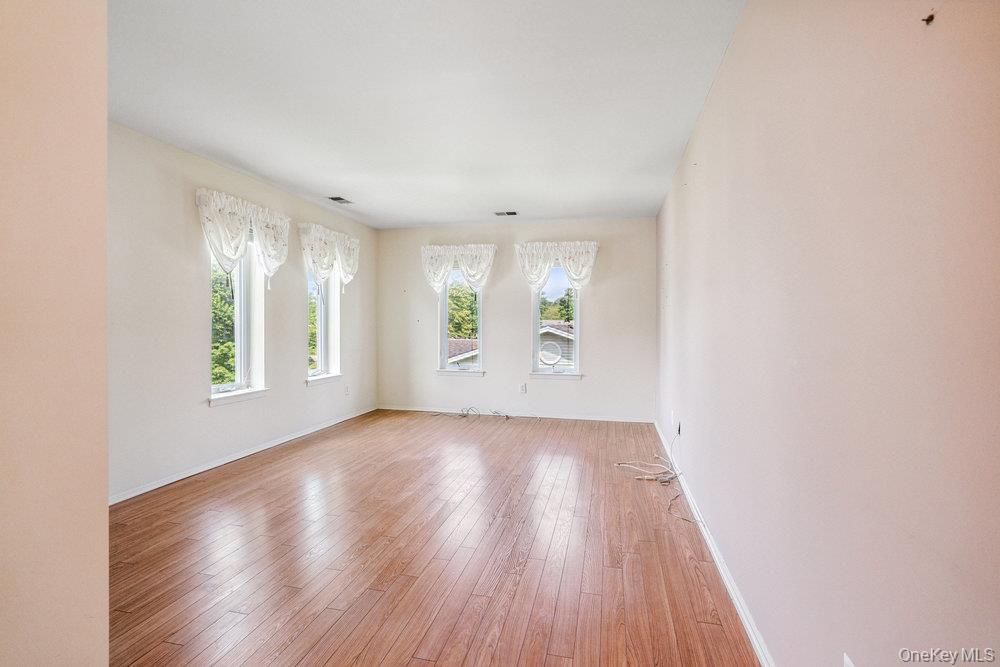 914 Fenway Road, Saint James, NY 11780