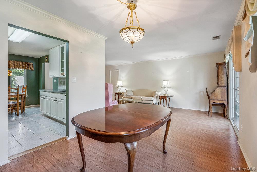 914 Fenway Road, Saint James, NY 11780