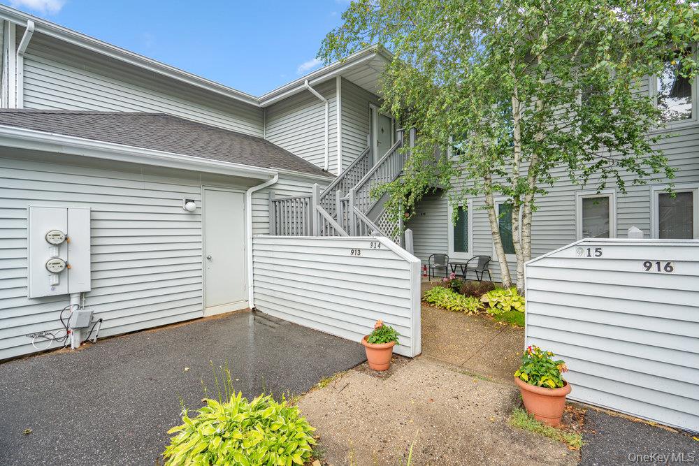 914 Fenway Road, Saint James, NY 11780