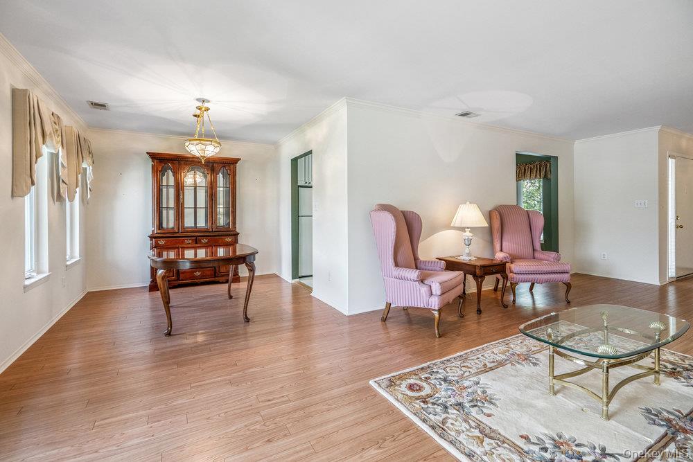 914 Fenway Road, Saint James, NY 11780