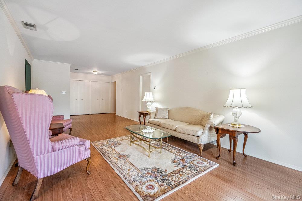 914 Fenway Road, Saint James, NY 11780