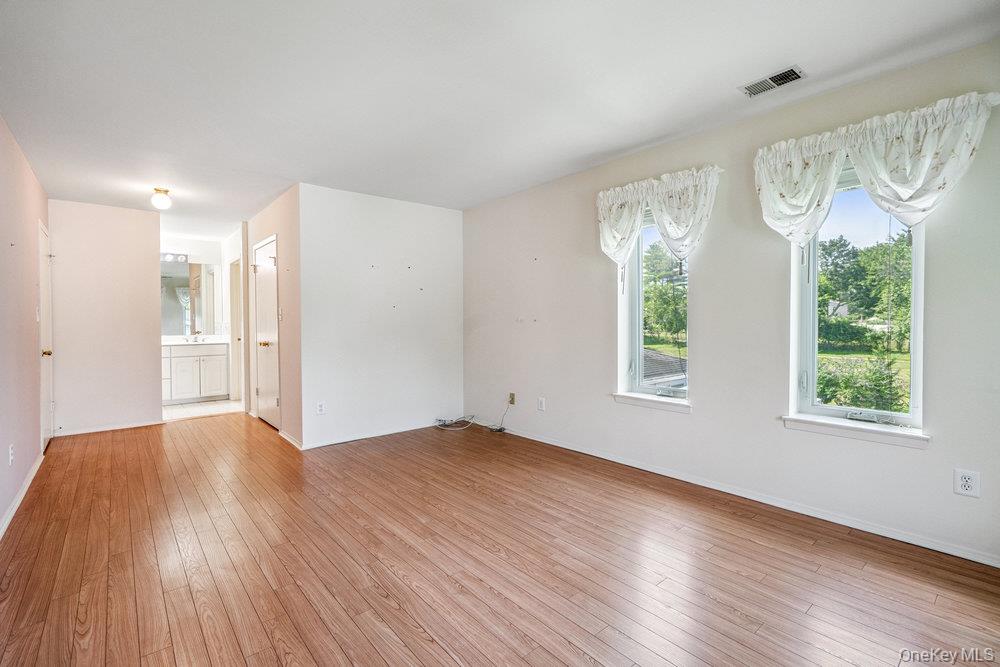 914 Fenway Road, Saint James, NY 11780