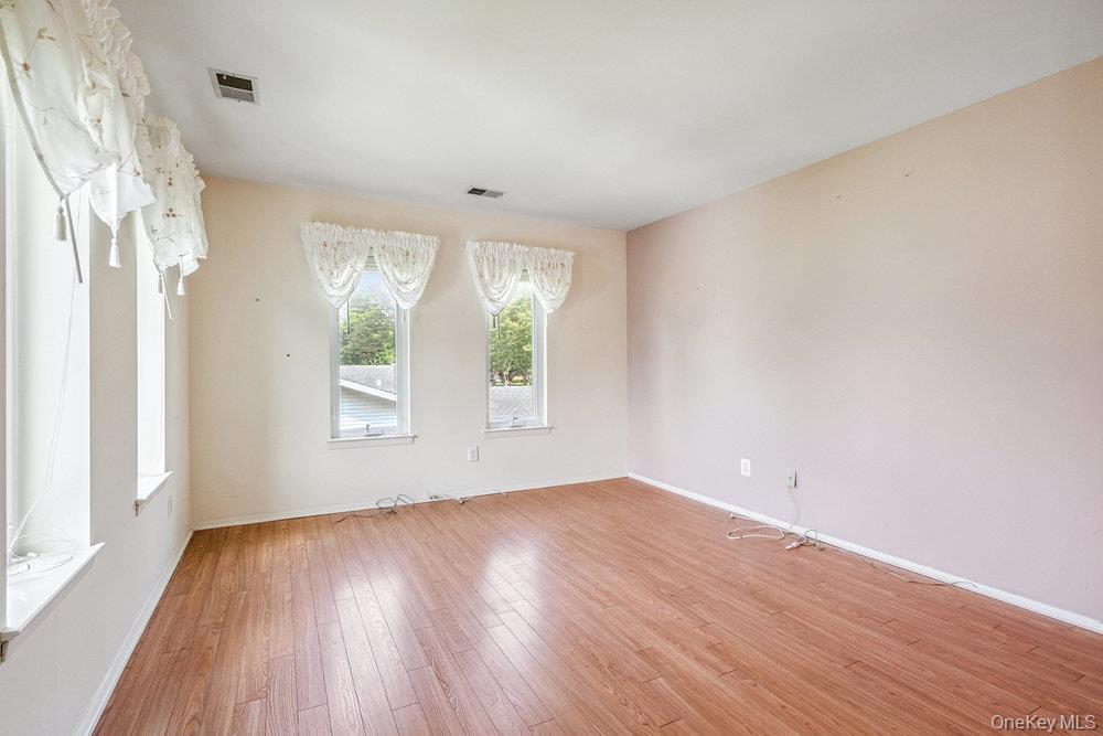 914 Fenway Road, Saint James, NY 11780