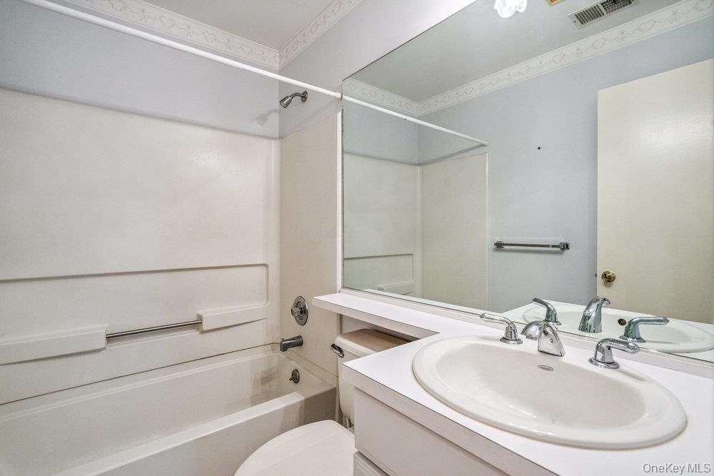 914 Fenway Road, Saint James, NY 11780