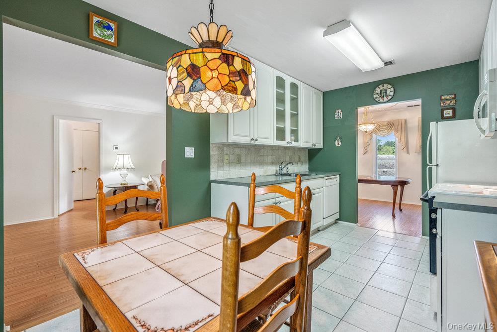 914 Fenway Road, Saint James, NY 11780